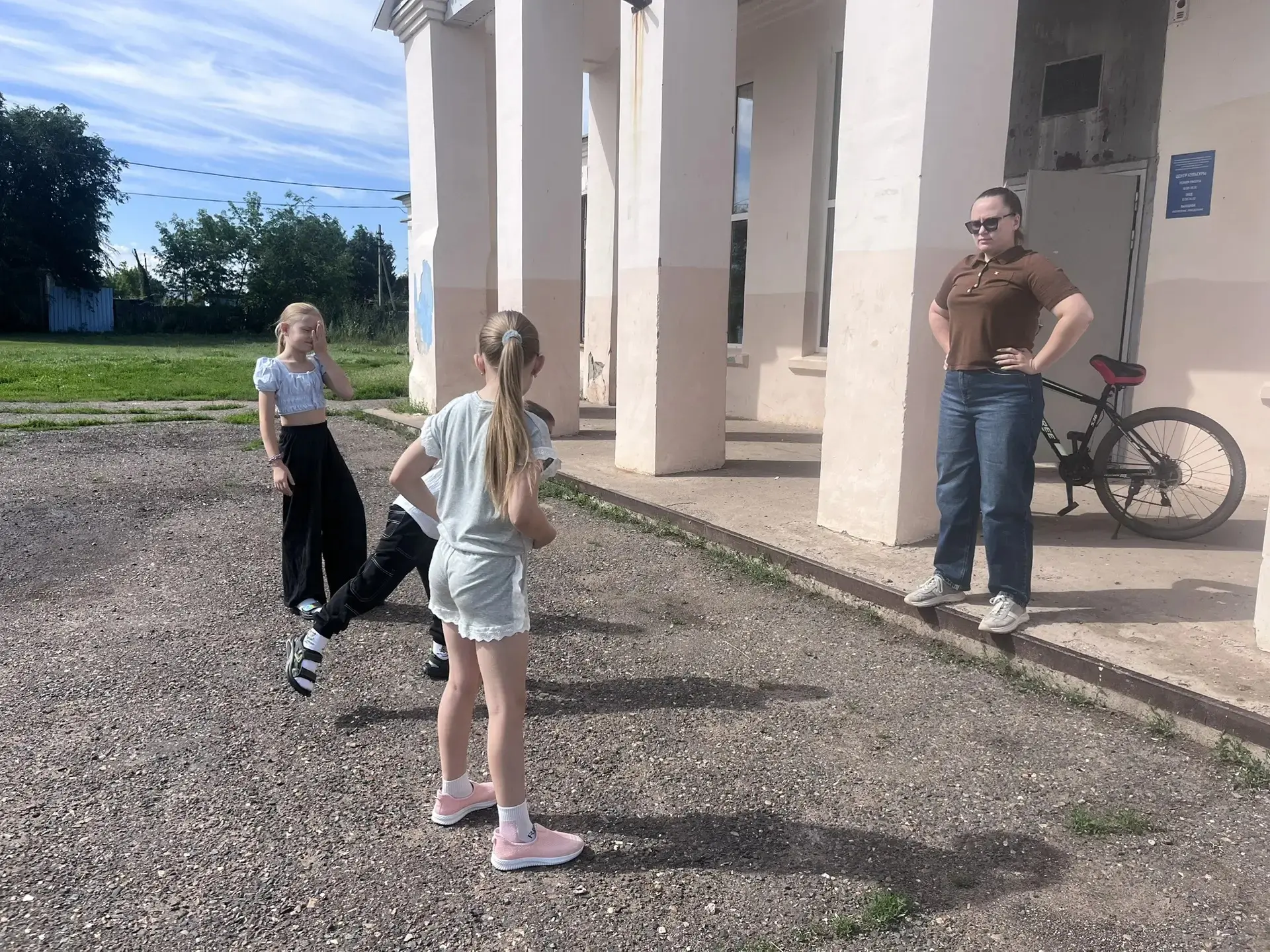 Сегодня на нашей площадке прошел замечательный День улыбки. 

Мы наполнили день творчеством: искали 