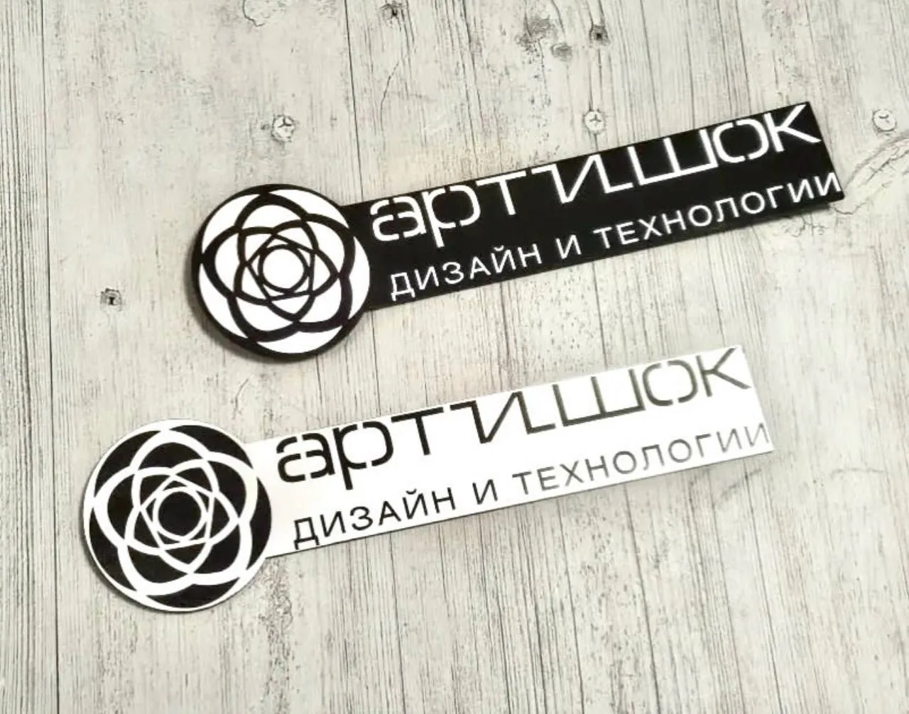 Шильдики для оборудования. Лазерная ⚡️ гравировка двустороннего пластика.