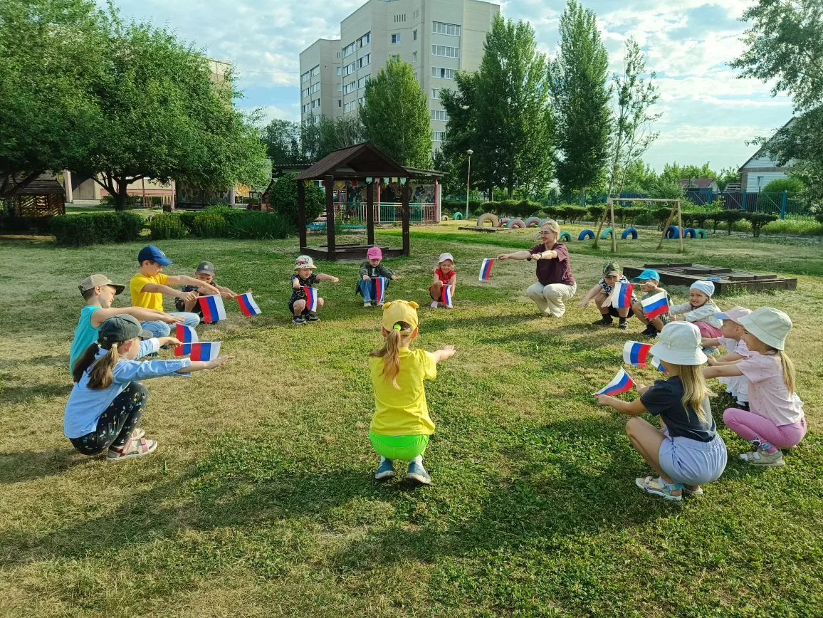 #утренняязарядка #группа_7
В преддверии Дня России 🇷🇺 даже утренняя зарядка становится патриотично