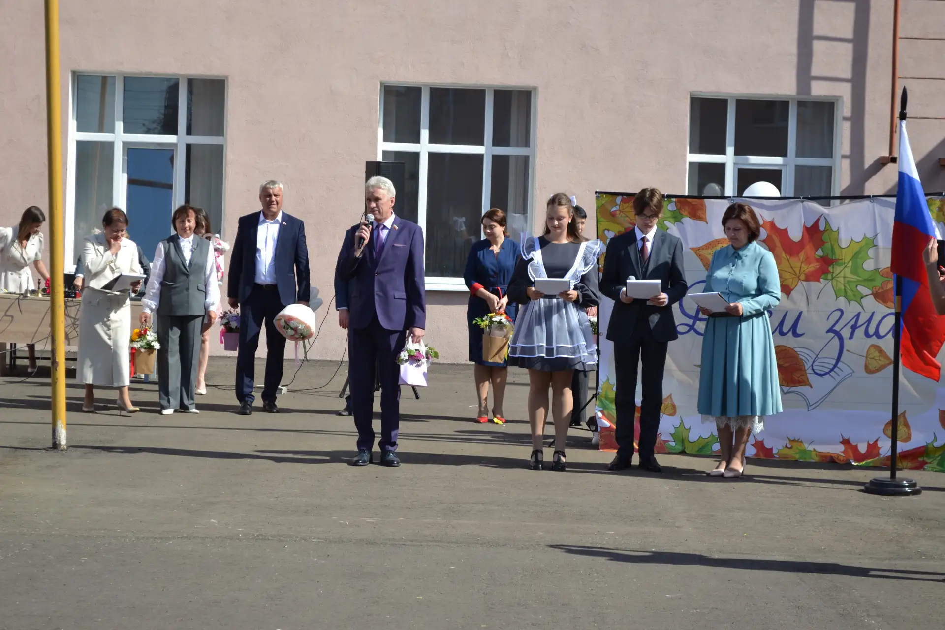 Звенит звонок, и школа вновь встречает своих учеников! 🔔