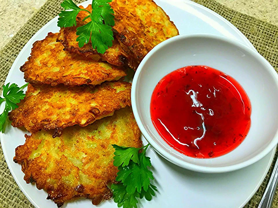 Котлеты из лука

По вкусу эти котлеты чем-то отдаленно напоминают рыбные. Такие котлеты частенько го