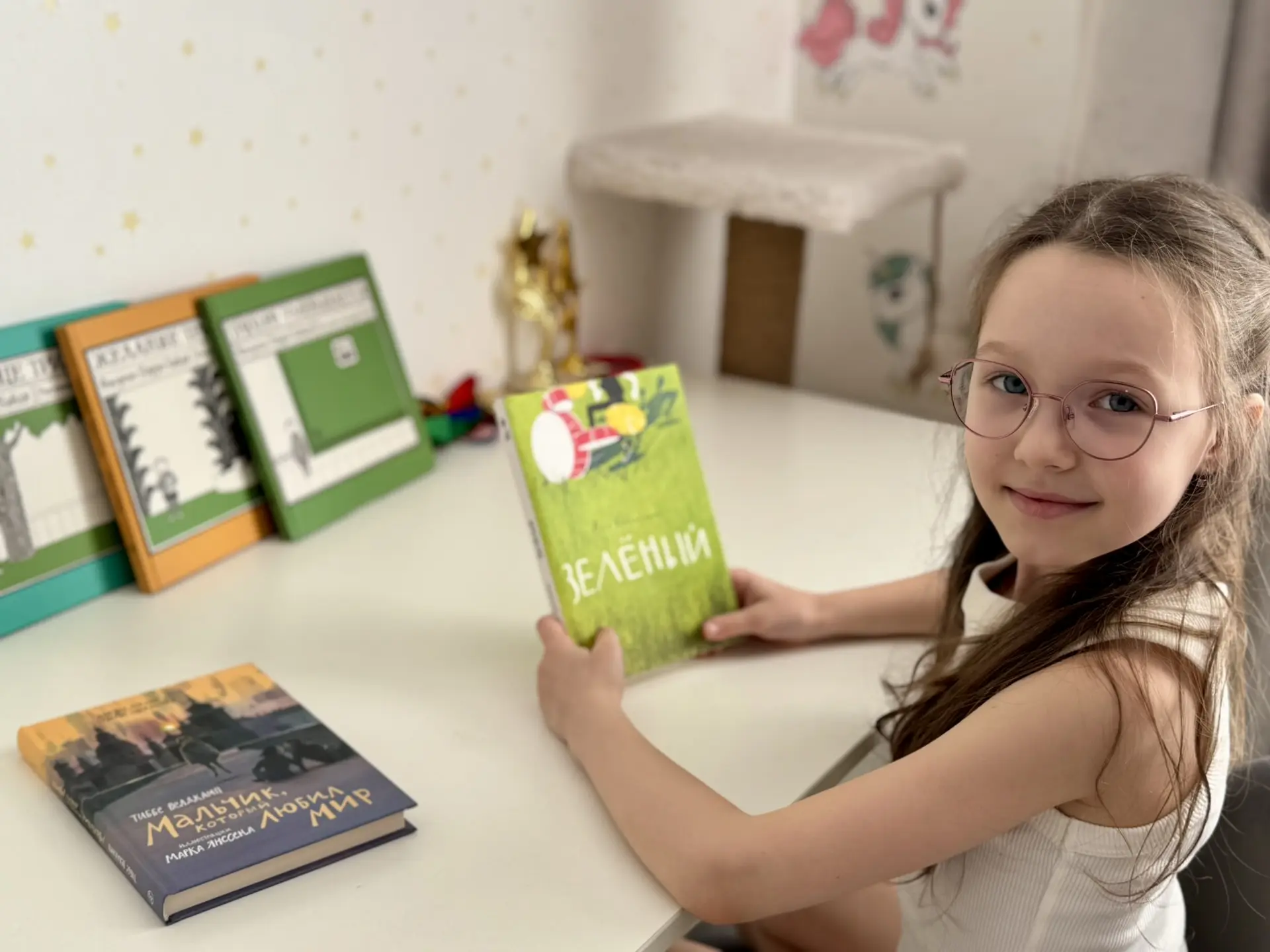 У нас с Аленкой книжные новинки подъехали 😍 Не могу не похвастаться - делюсь, что уже лежит на наше