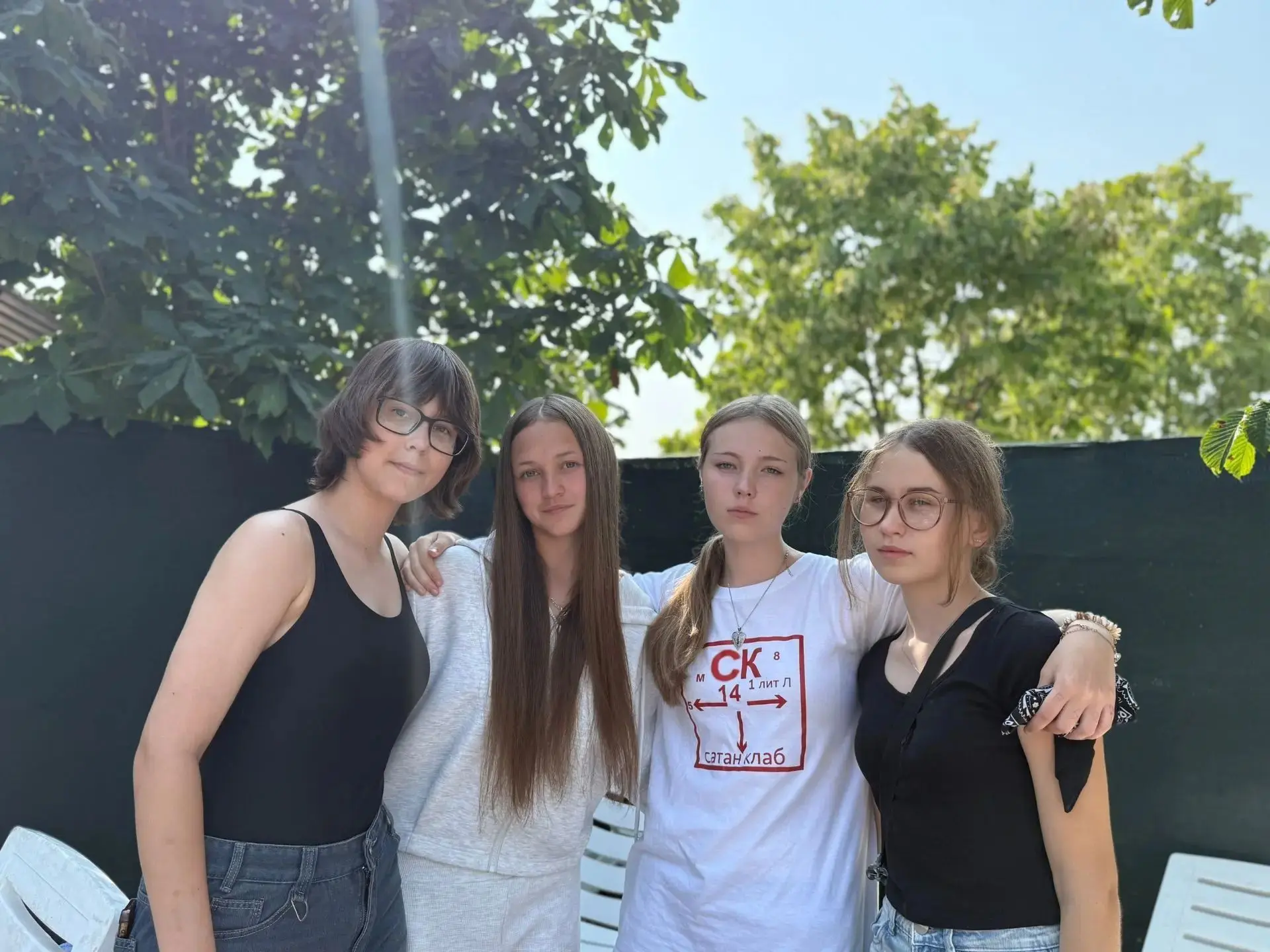 Ученицы ДХШ N4 Хроменкова Зухра и Пьянкова Лиза прошли отбор среди творчески одаренных и социально а