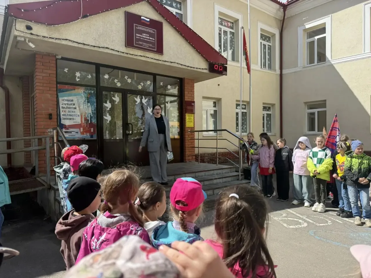 Открытие смены «А у нас сегодня лето» в лагере с дневным пребыванием детей «Детство»: я...
