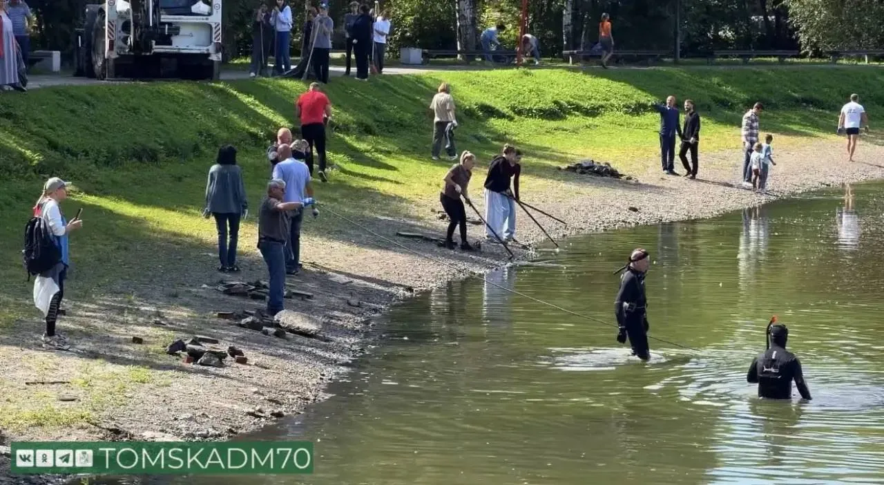 На дне Белого озера нашли пластинки и бутылочку советского алкоголя