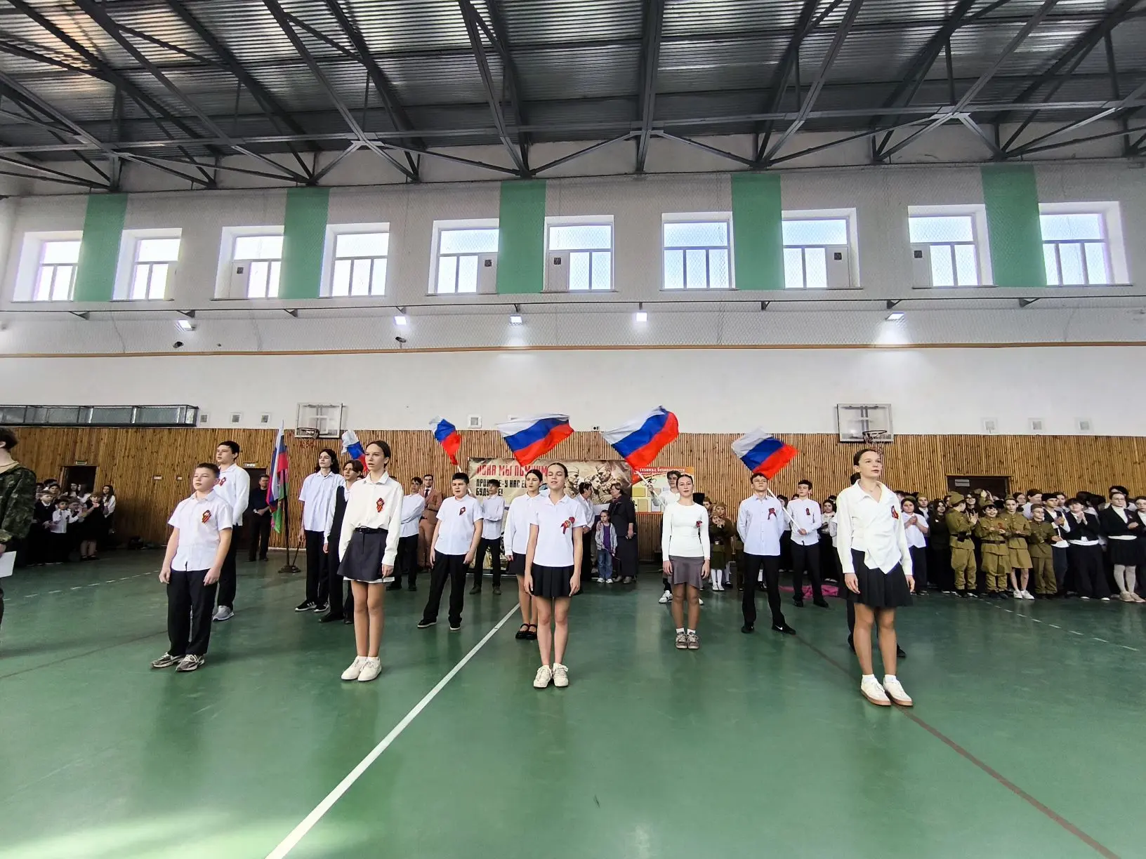 🇷🇺 27 февраля в нашей школе прошло знаковое событие — торжественное закрытие месяца оборонно-массово