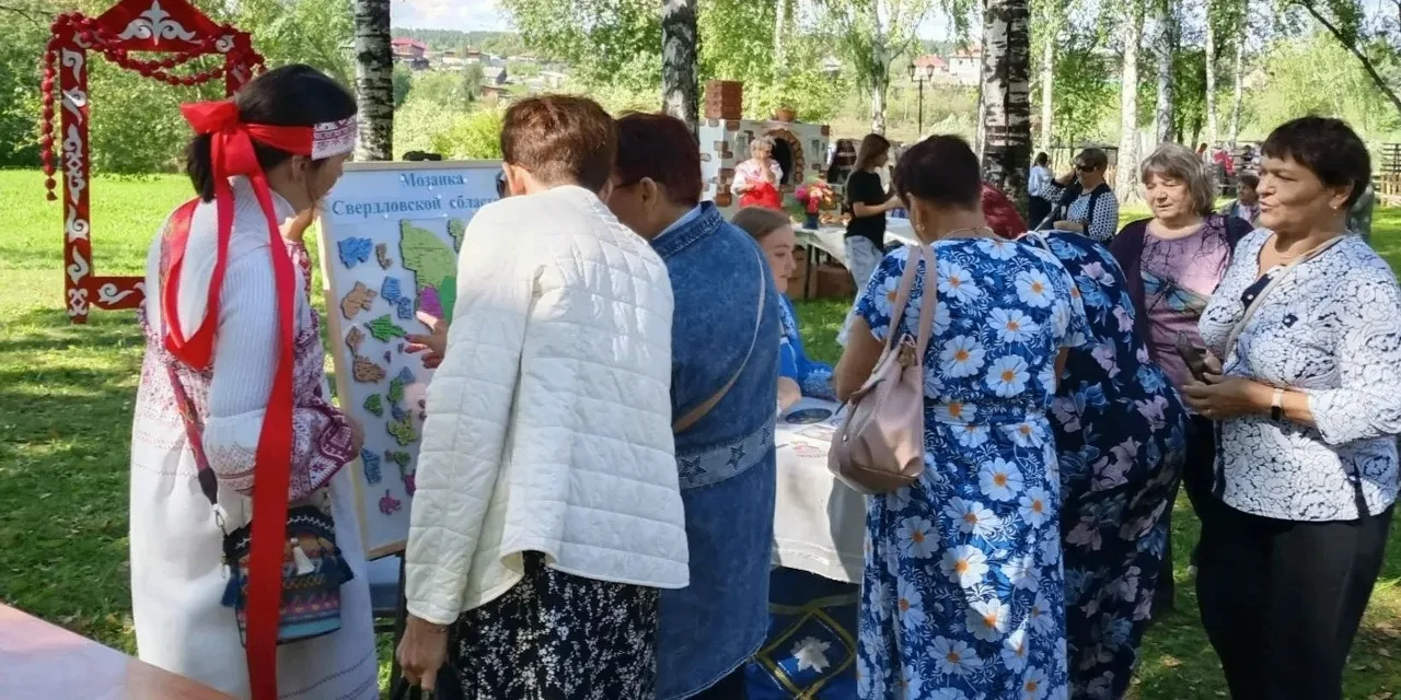 Фестиваль народной песни "Лялинское Поречье" в очередной раз гостеприимно встретил жите...