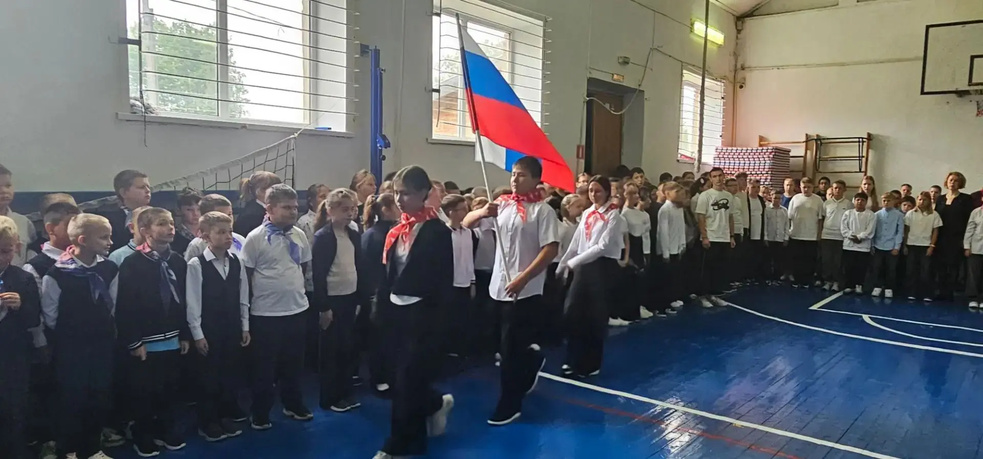 Утро 3 сентября в МБОУ Назарьевская СОШ началось с общешкольной линейки, посвящённой Дн...
