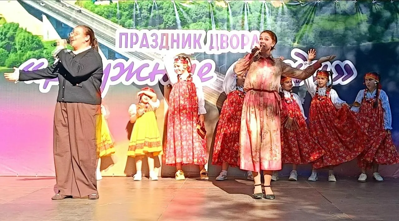 Звонкие голоса и улыбки детско-подросткового клуба "Кожевенная слобода" украсили районн...