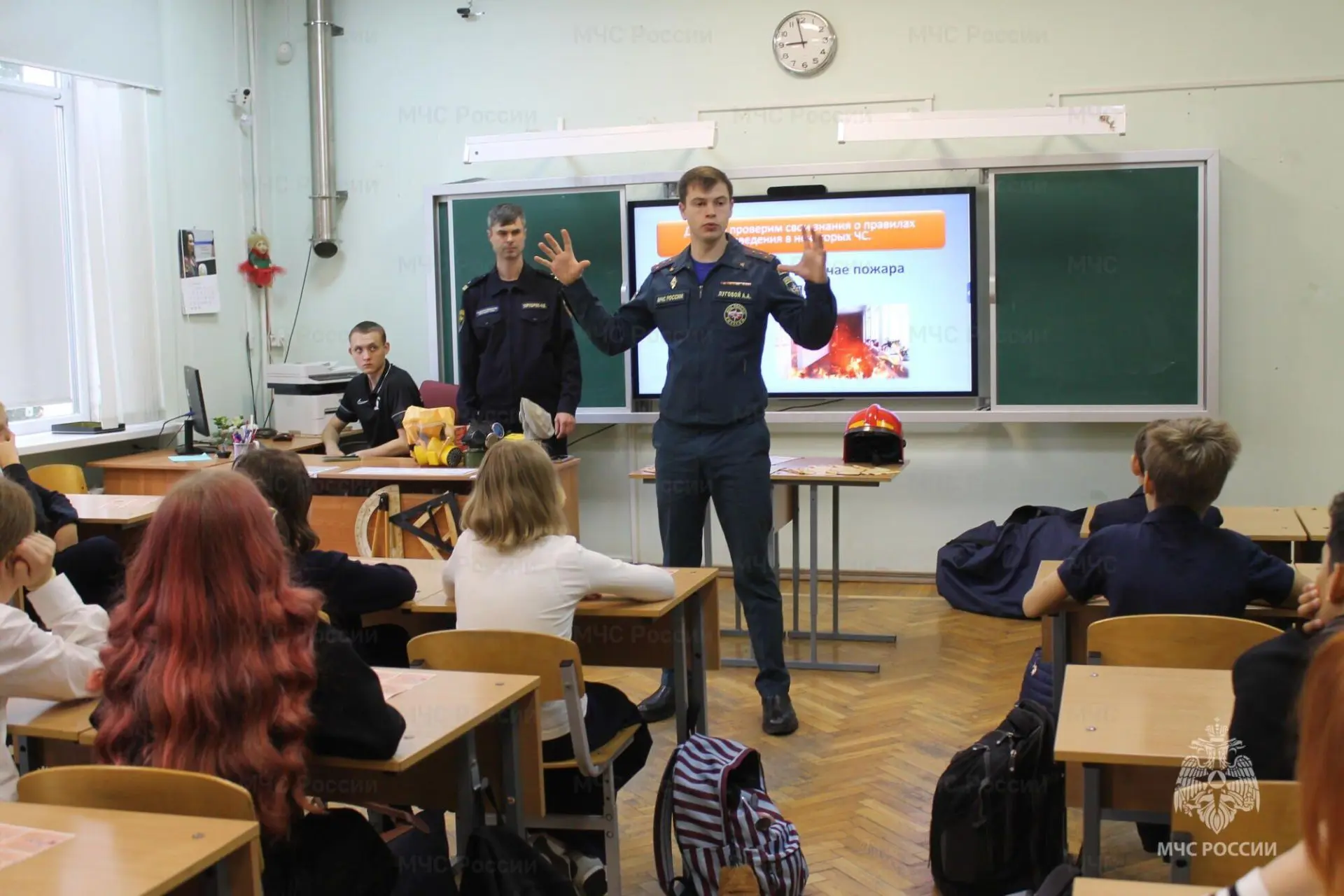 ✅Учат в школе, учат в школе: сотрудники #МЧС_Петербурга проводят тематические уроки для...
