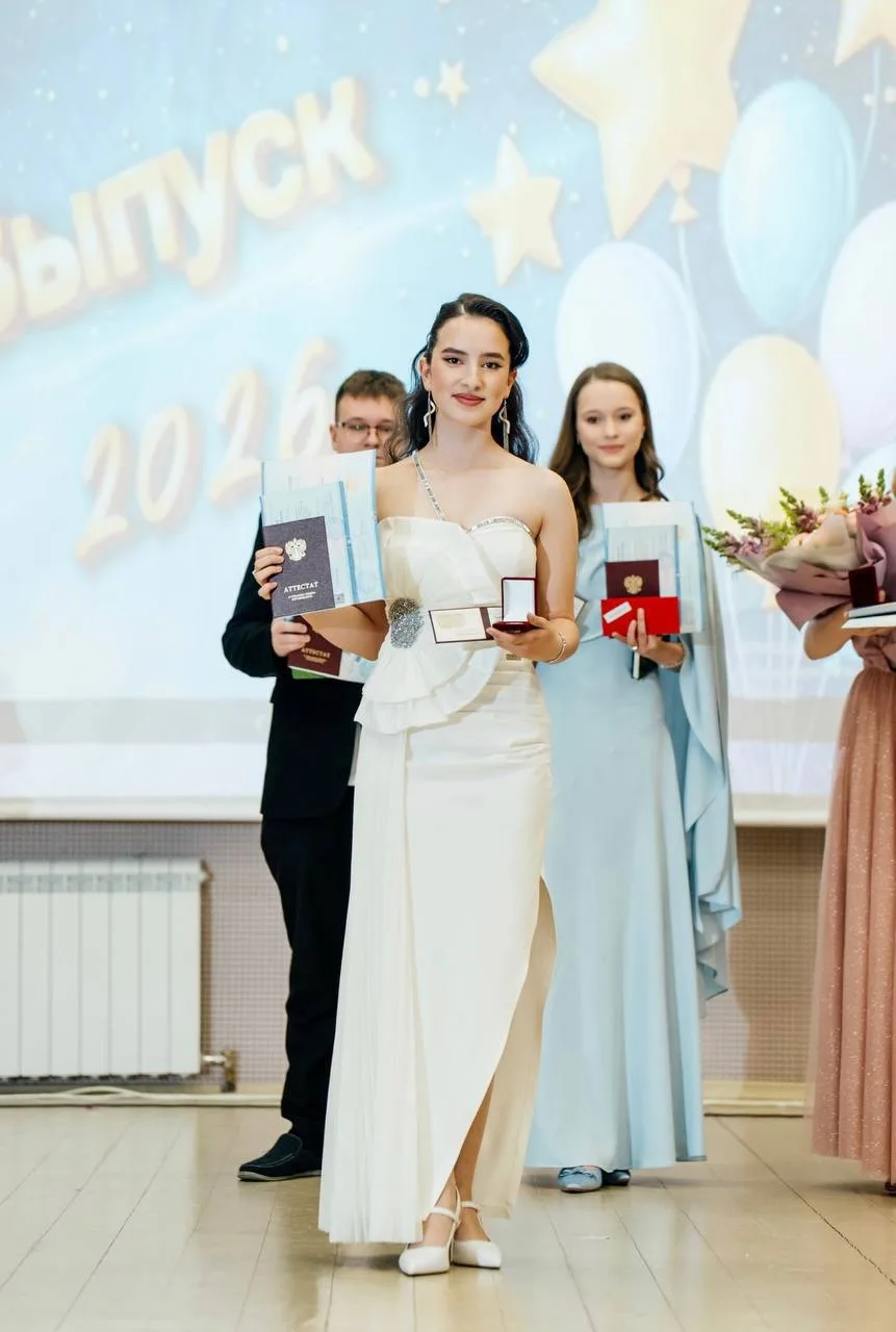⚡️ГОРДОСТЬ ШКОЛЫ №65⚡️

⭐️АННА СИОХИНА - выпускница 11Б класса (классный руководитель - Колганова Ел