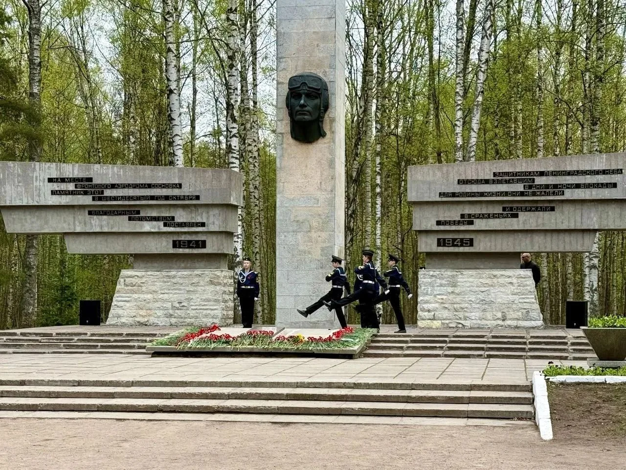 🗓️7 мая в лесопарке Сосновка состоялись две районные акции «Памяти павших будьте достойны» и «Пост №