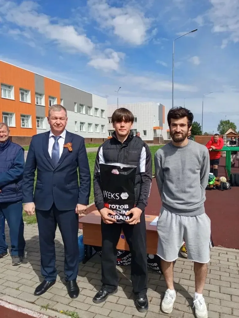 ⚽️ Традиционный турнир по футболу ко Дню Победы прошёл в Камешковском округе  10 мая собрались коман