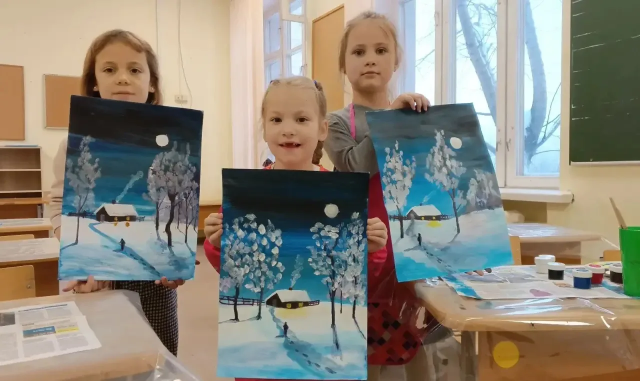 🎨БУДЕМ РИСОВАТЬ!  В корпусе на Тушинской улице, дом 2 открылась выставка наших юных художников.   На