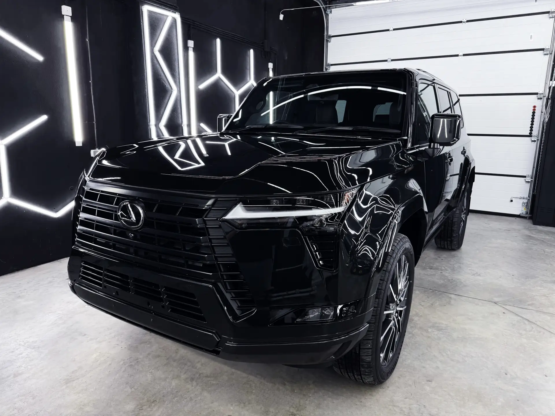 Lexus GX550 в матовой плёнке — премиальная защита с характером 🖤