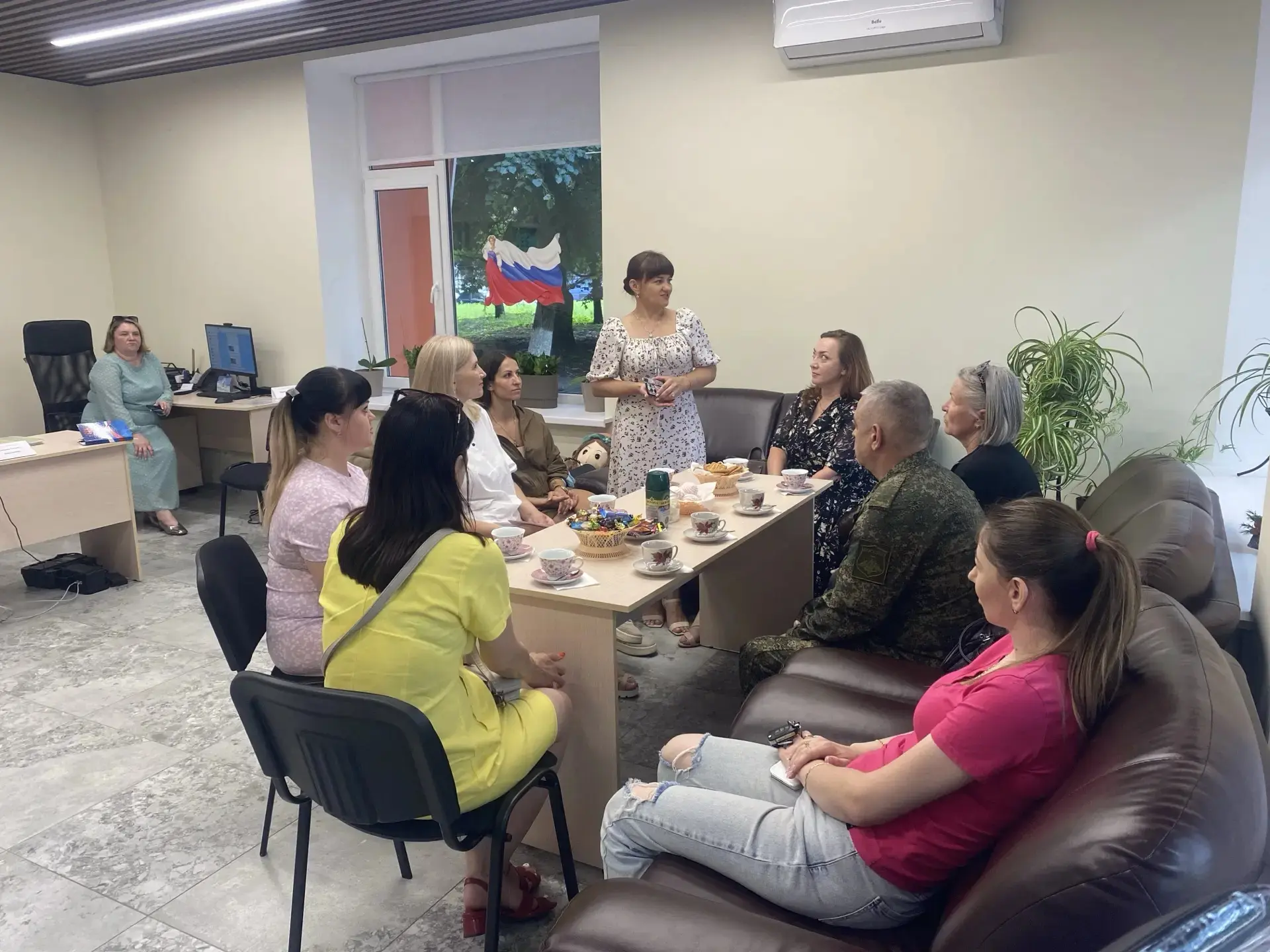 В центре поддержки участников СВО и членов их семей "Ветеран" состоялась очередная встреча с предста