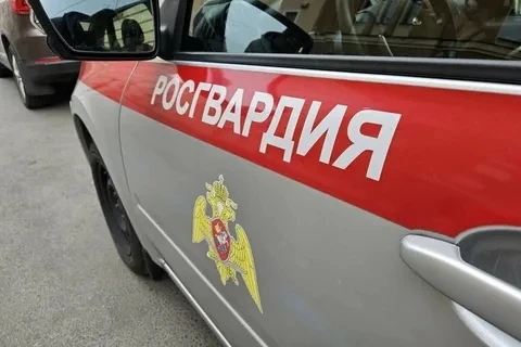 После ссоры в Перекупном переулке мужчина запер девушку в подвале кафе