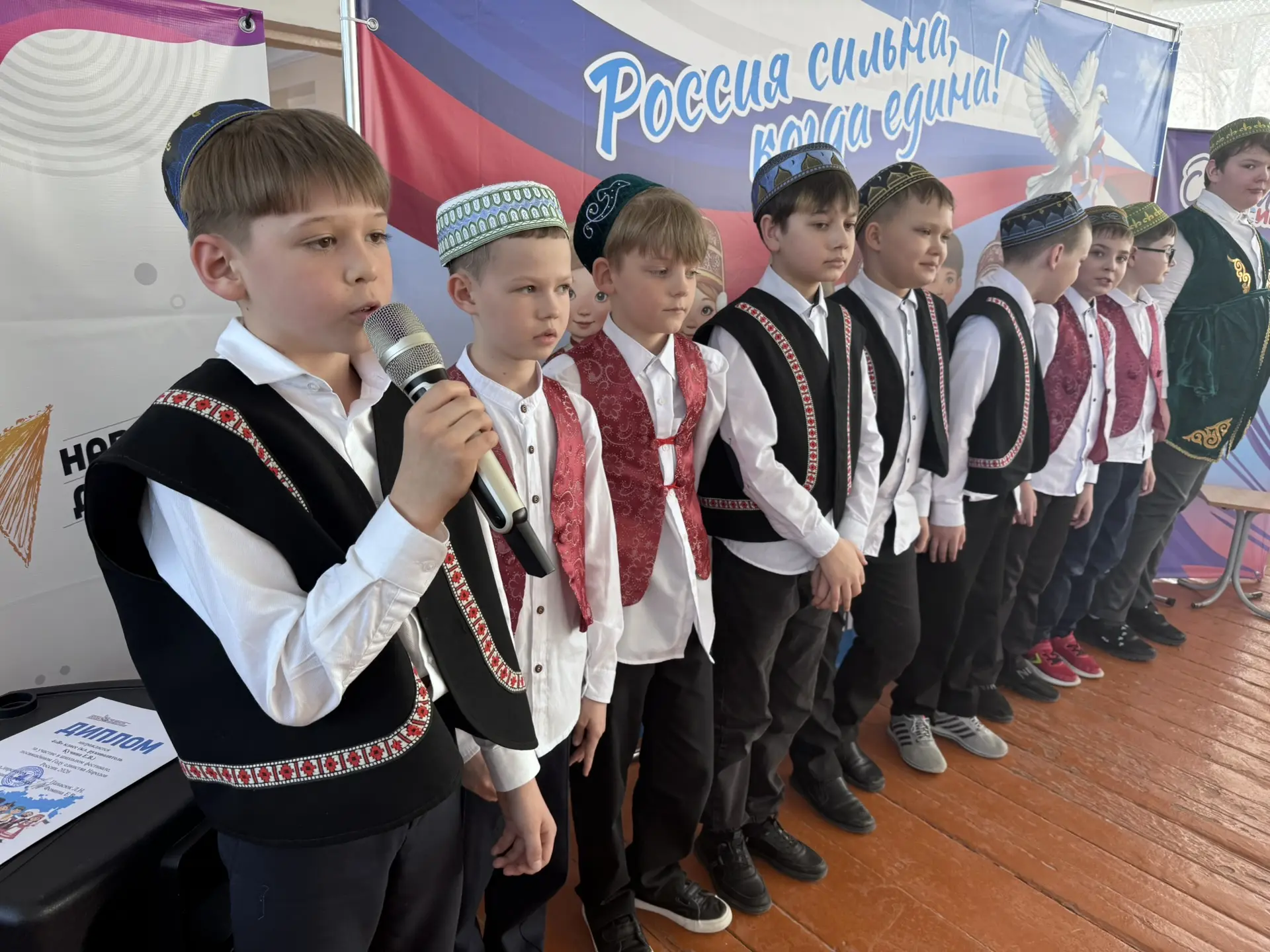 ✨ Второй день большого школьного фестиваля народов России: путешествие по необъятной стране продолжа