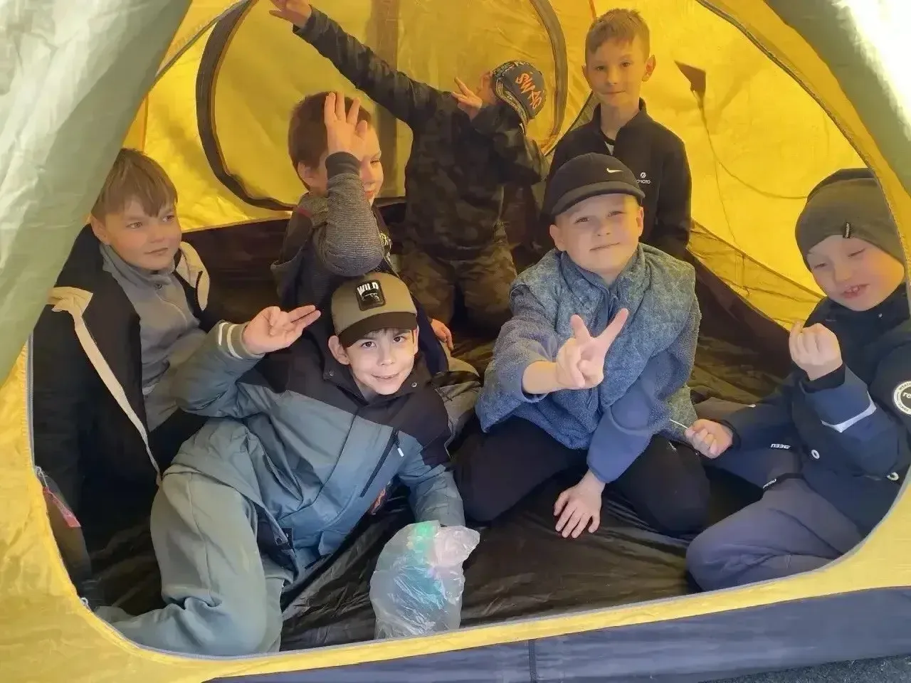 🏕 Первый день с «Лабораторией путешествий» — и сразу за дело!  Утро понедельника наши ребята начали 