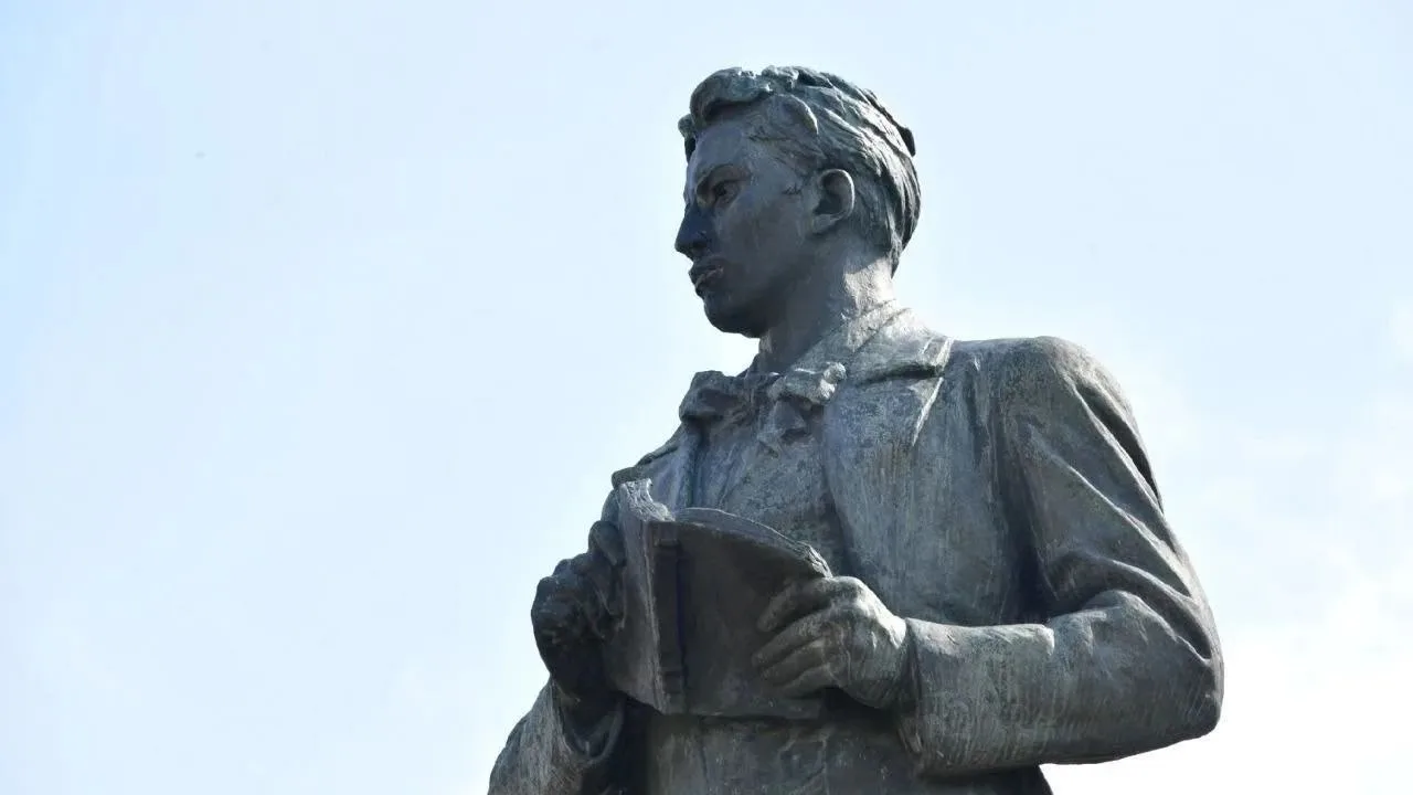 📖 В сентября в рамках проекта «Тукайны бергәләп укыйбыз. Читаем Тукая вместе» в честь ...