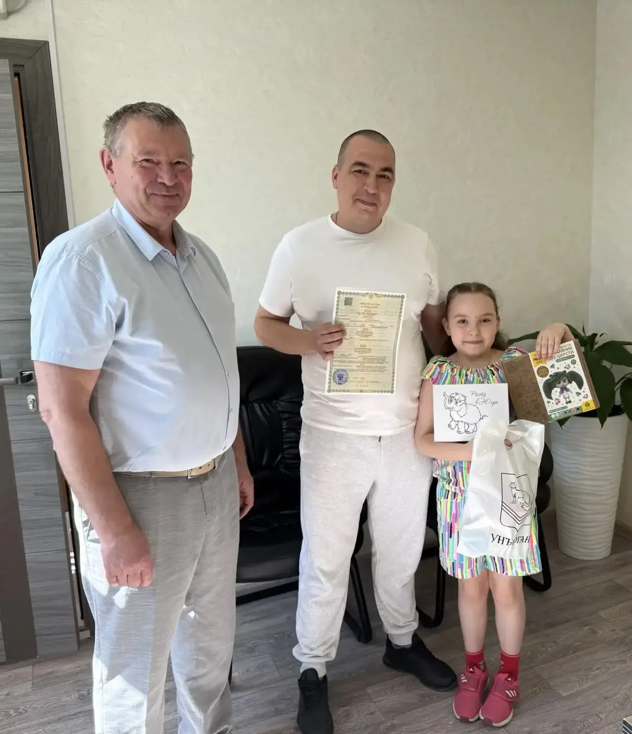 Счастье в семье и гордость за страну.  
В преддверии Дня России, вручил первый официальный документ 
