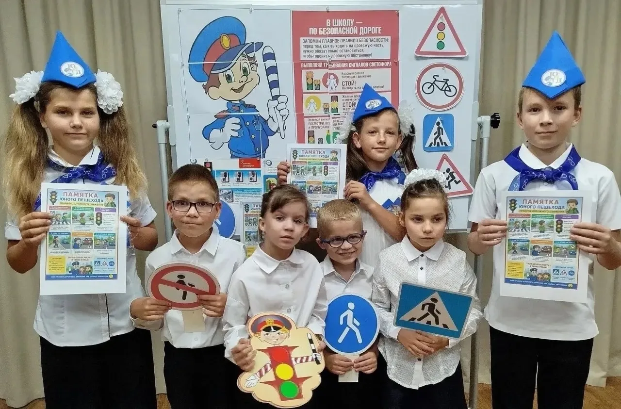 🚦🛡️ «Безопасность школьника» — под таким девизом проходит сентябрь в нашей школе!