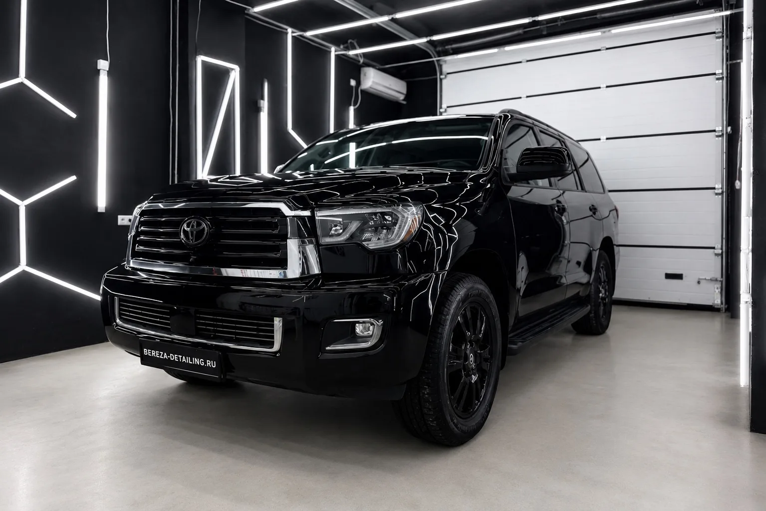 Toyota Sequoia полностью в глянцевой полиуретановой плёнке ✅

Консультация и запись :

📲 +7 (928) 1