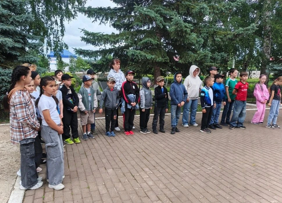 22 июня в пришкольном лагере «Созвездие» прошли мероприятия, приуроченные ко Дню памяти и скорби.

П