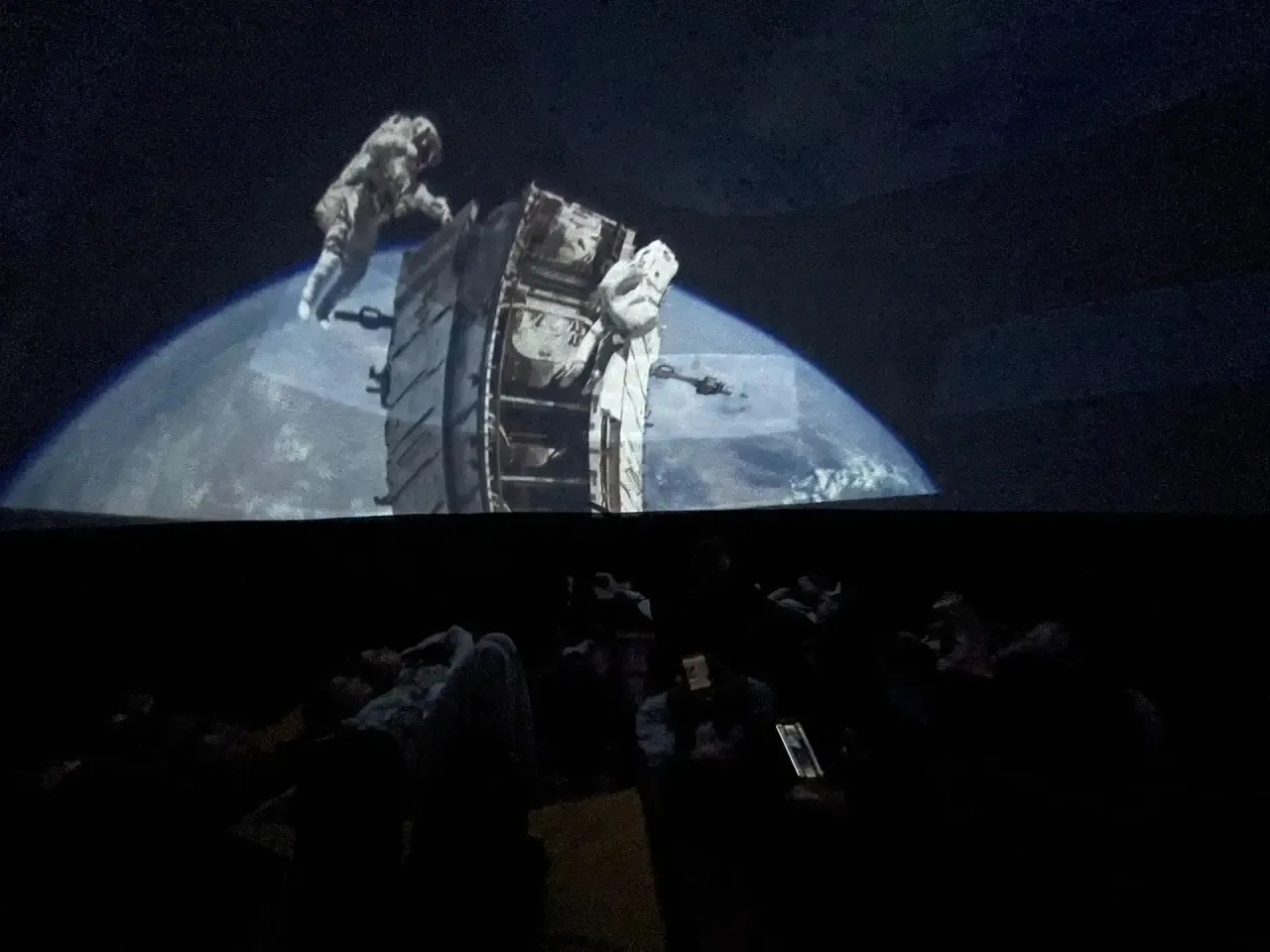👨‍🚀9 апреля ученики 5м и 6б классов посетили Музей Космонавтики и Мемориальный Комплекс лётчика-косм