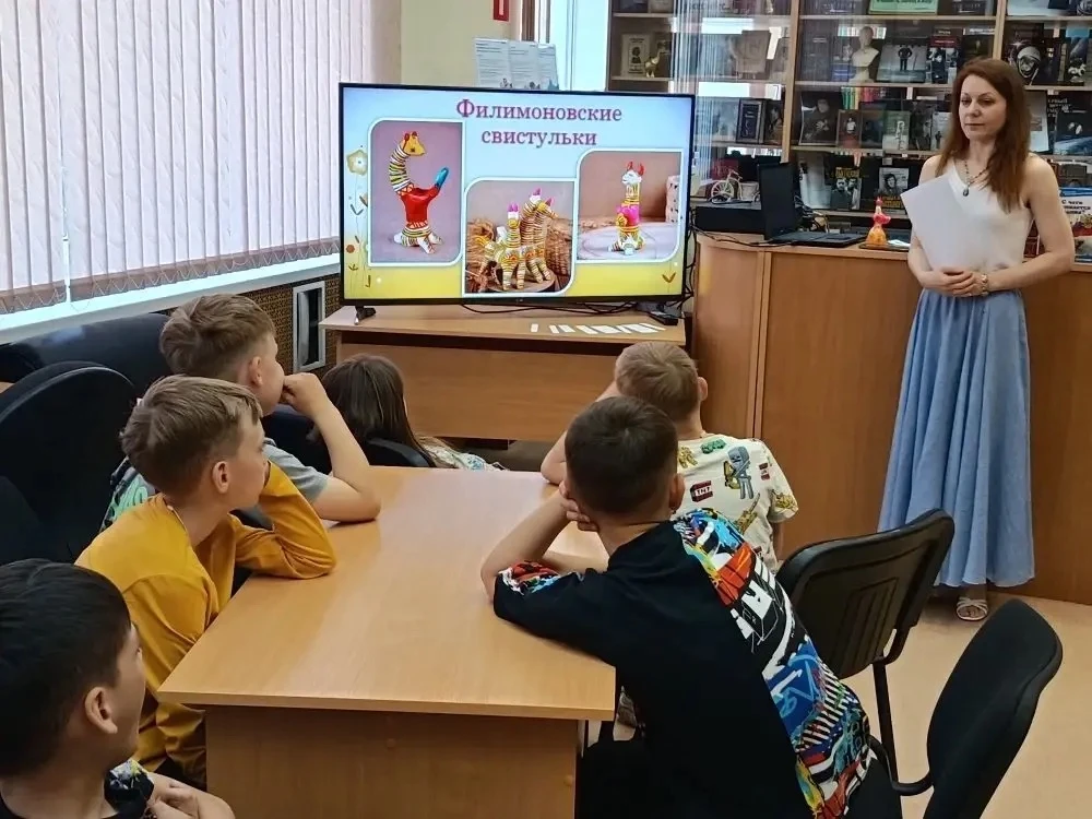 4 июля ребята из лагеря "Веселая планета" посетили филиал библиотеки ДиКЦ Костино. Детям рассказали 