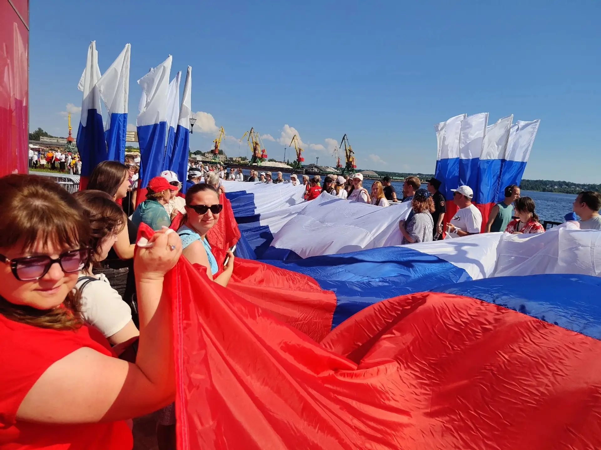Празднование на набережной в Череповце. Большой концерт, модный показ от Юлии Бородулиной и шествие 