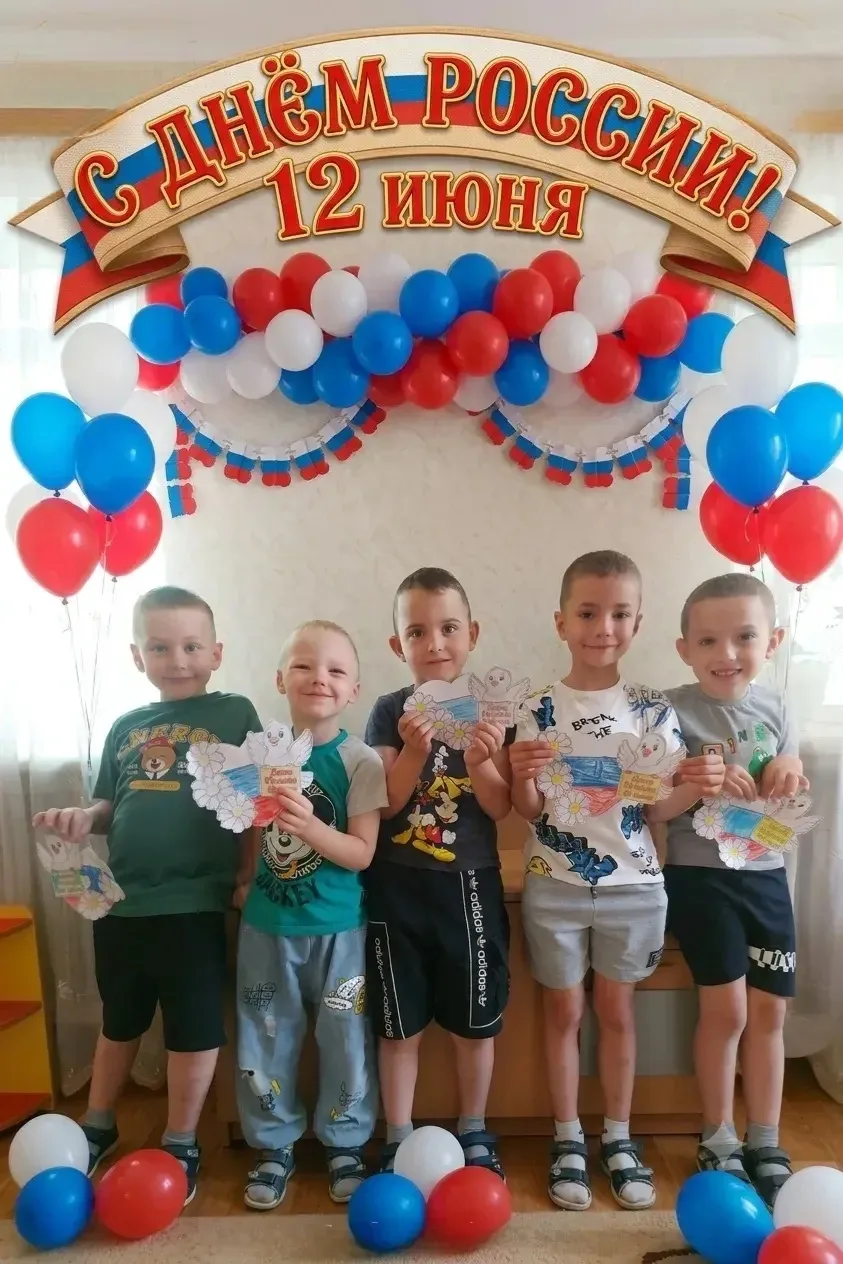 🇷🇺Есть слова, которые для каждого ценны,
С сердцем и судьбой навеки сплетены.
И одно из них звучит