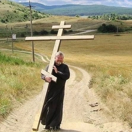 Научи нас, Господи, прощать,
И взамен не требовать ответа,
Доброту от злости отличать,
Но не осудить
