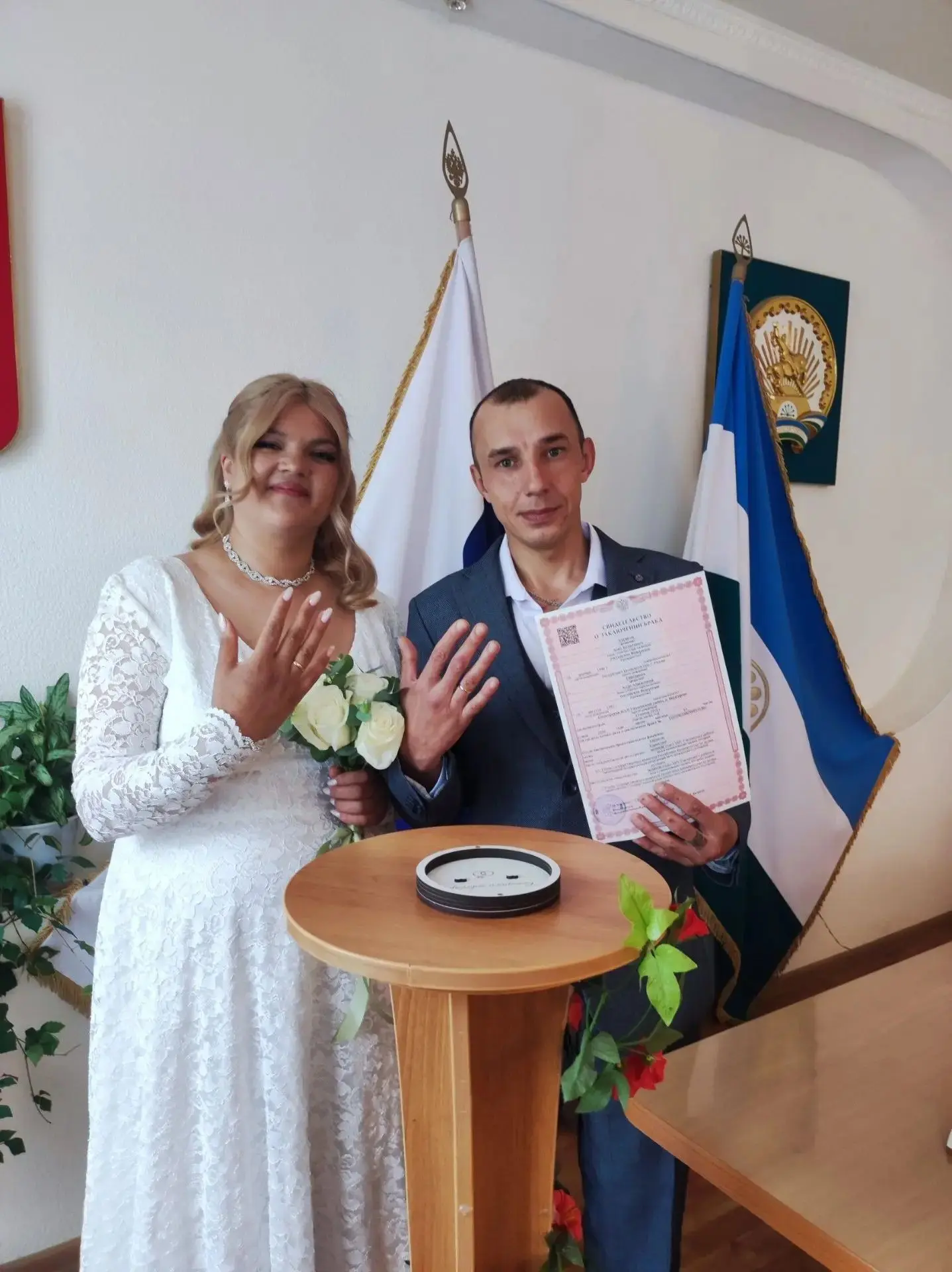 Поздравляем молодожёнов Азата и Аиду, которые стали 101 брачной парой с начала года! 

Зеркальная ак