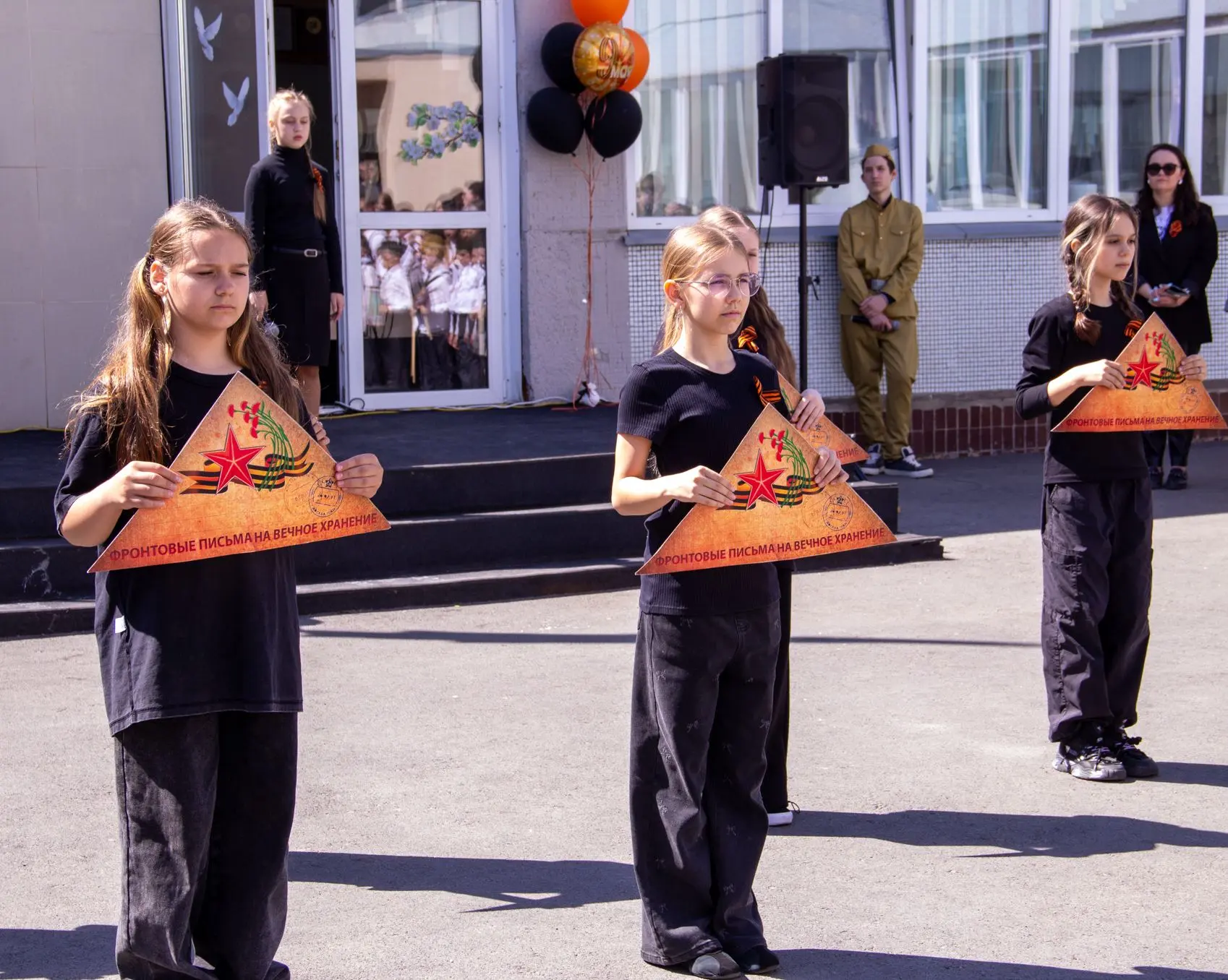ЖИВАЯ ИСТОРИЯ В СЕРДЦЕ ЛИЦЕЯ  🎗️ Вчера внутренний двор главного корпуса стал местом, где встретились