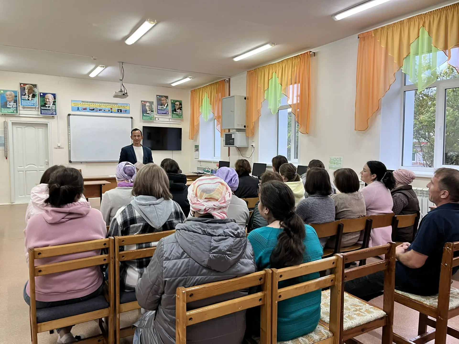 29 нчы май көнне мәктәптә ата-аналар җыелышы булып узды. Үтеп киткән уку елына нәтиҗәлә...