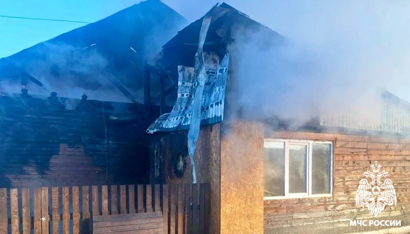 🔥 В Мариинске ликвидирован пожар в жилом доме  Мариинске загорелся двухквартирный жилой дом. На моме