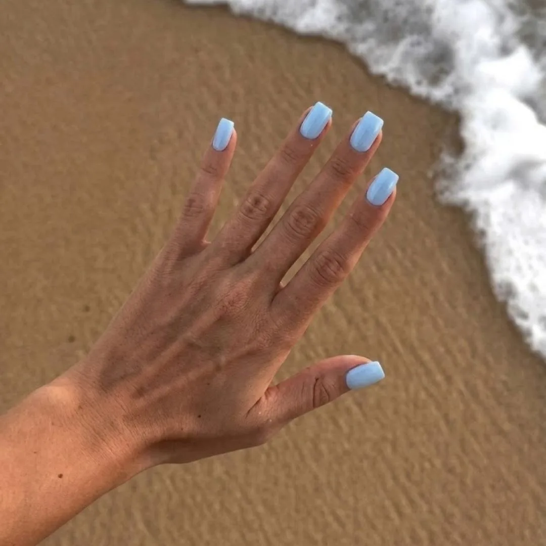 Идеальный маникюр для отпуска — Ice Blue. 💙🌊