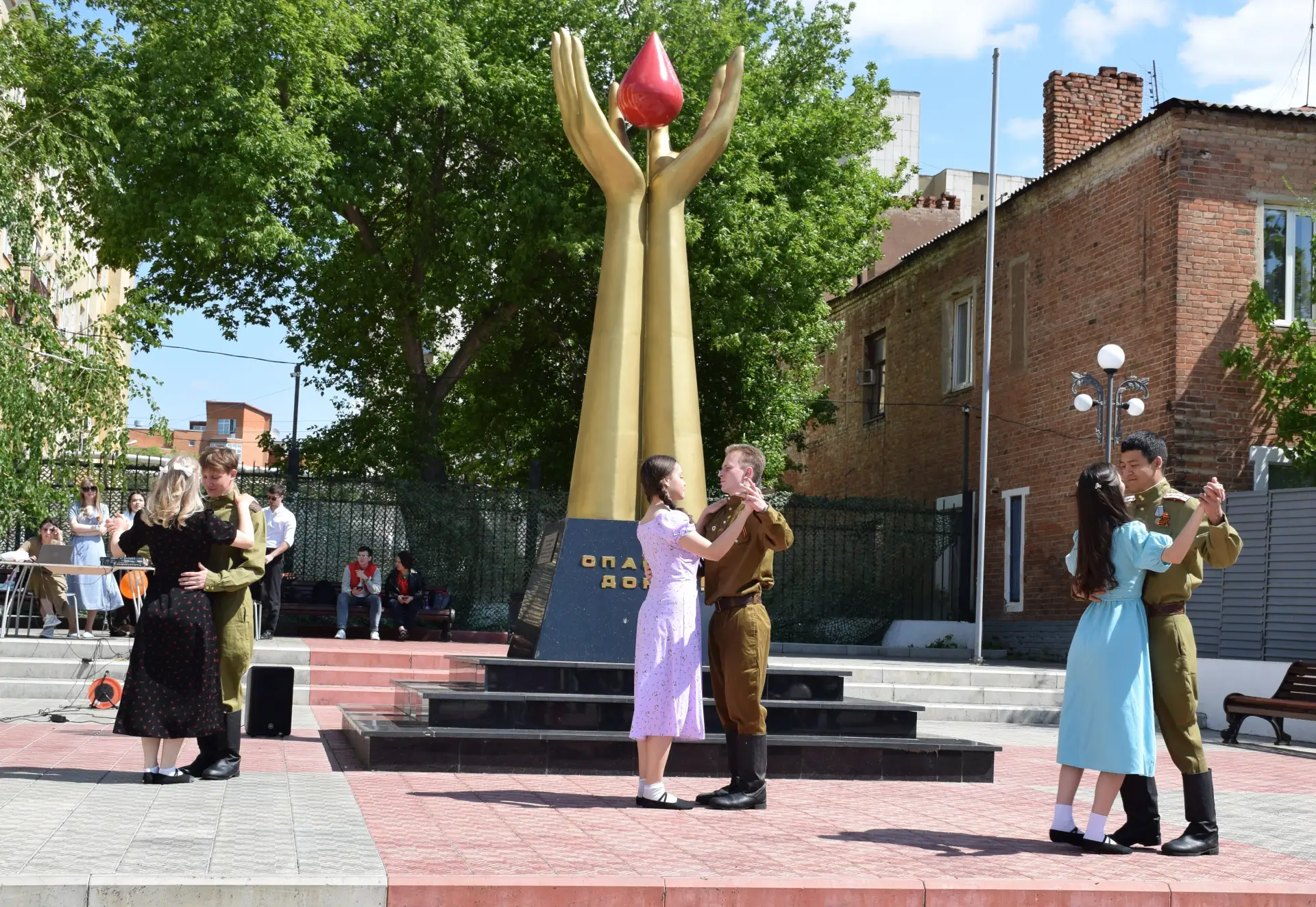 В День Победы с горожанами встречались творческие коллективы ОрГМУ  9 Мая стал настоящим праздником 
