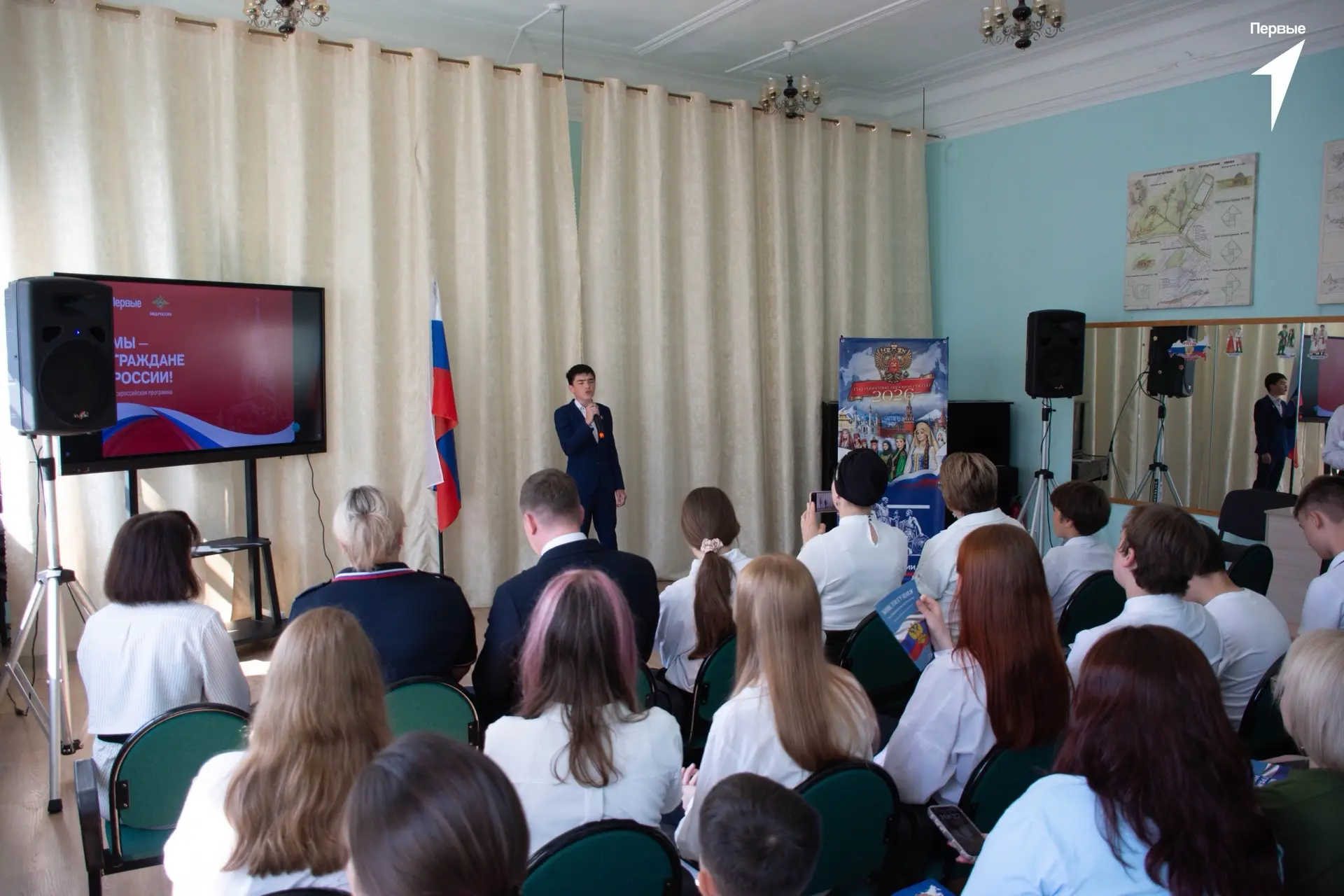 🇷🇺В преддверии Дня России юные жители Волжского района города Саратова получили свои первые паспор