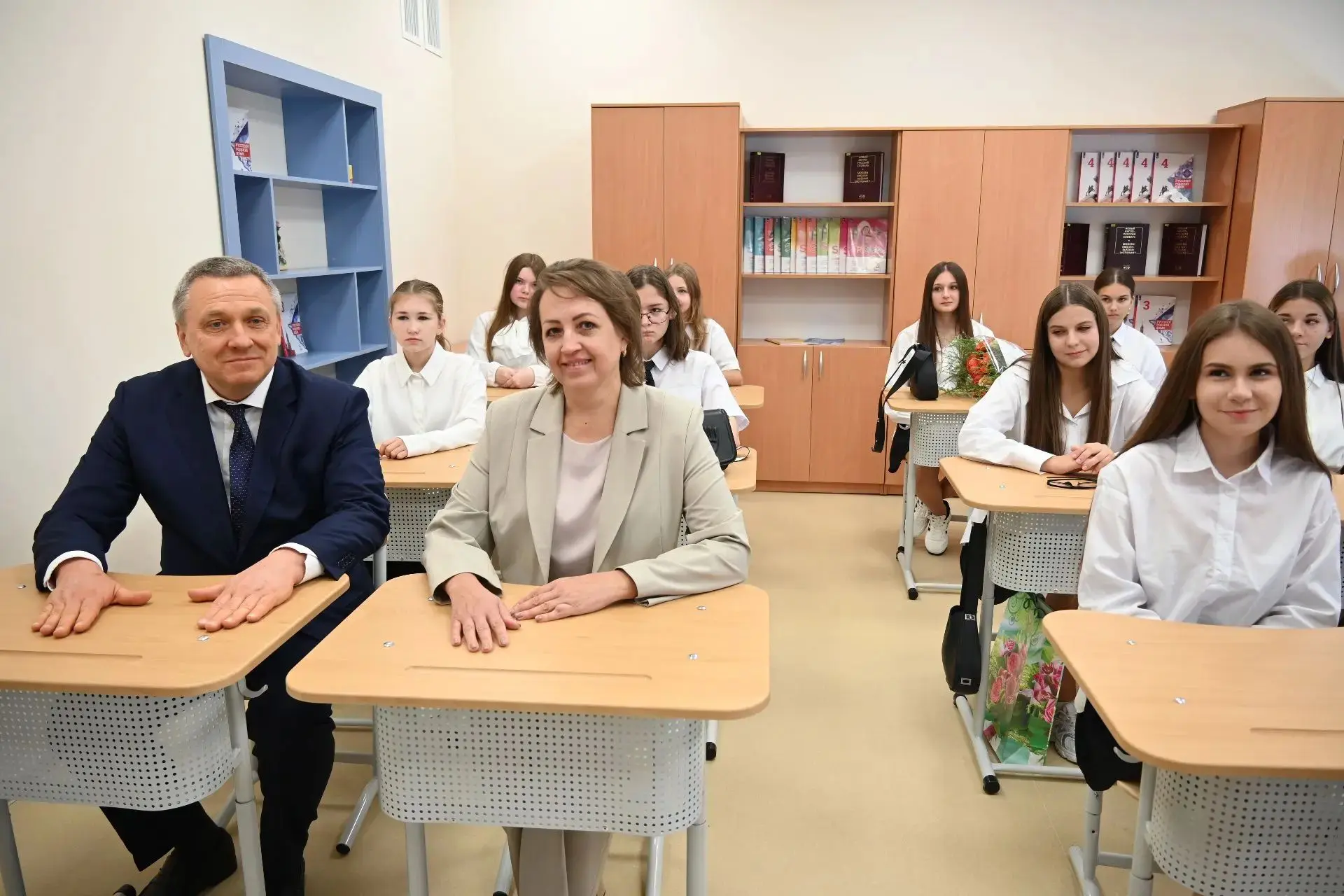 Как и обещал, 1 сентября вновь приехал в Александровскую  школу в хуторе Александровка ...