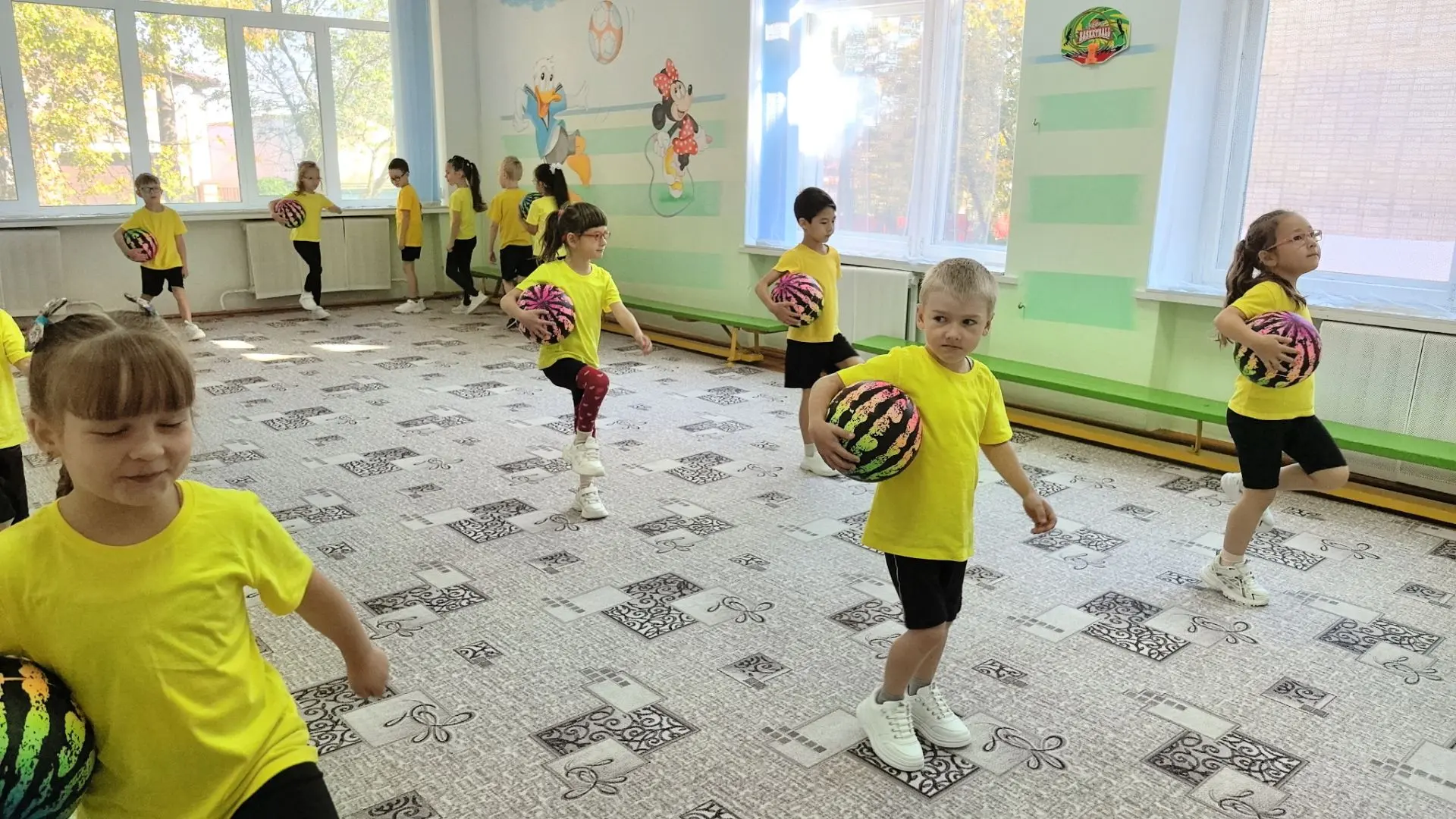 Для чего нужна зарядка в детском саду?