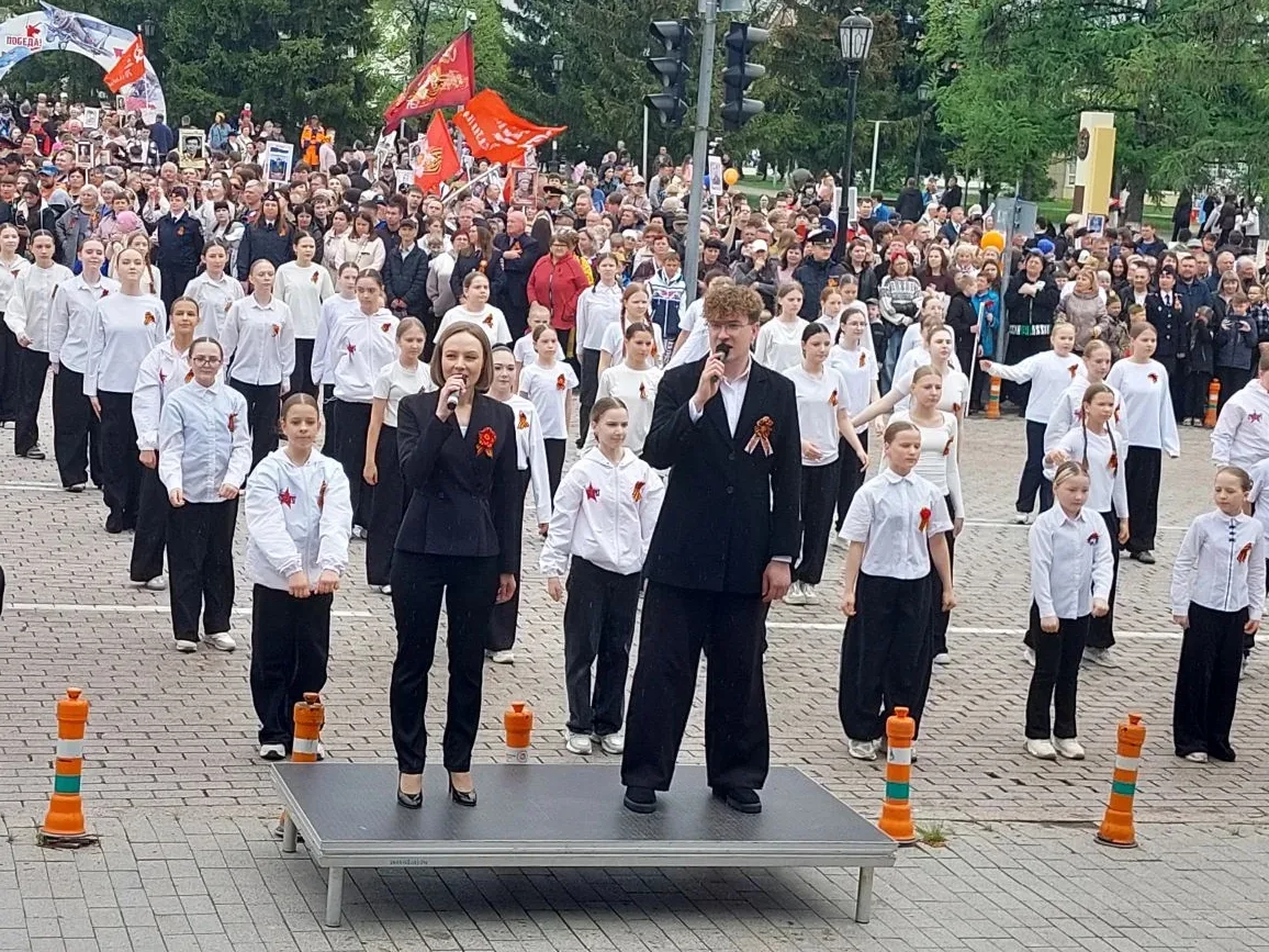 Сегодня в Ишиме было по-настоящему празднично!   Всё началось у железнодорожного вокзала. Оттуда дви