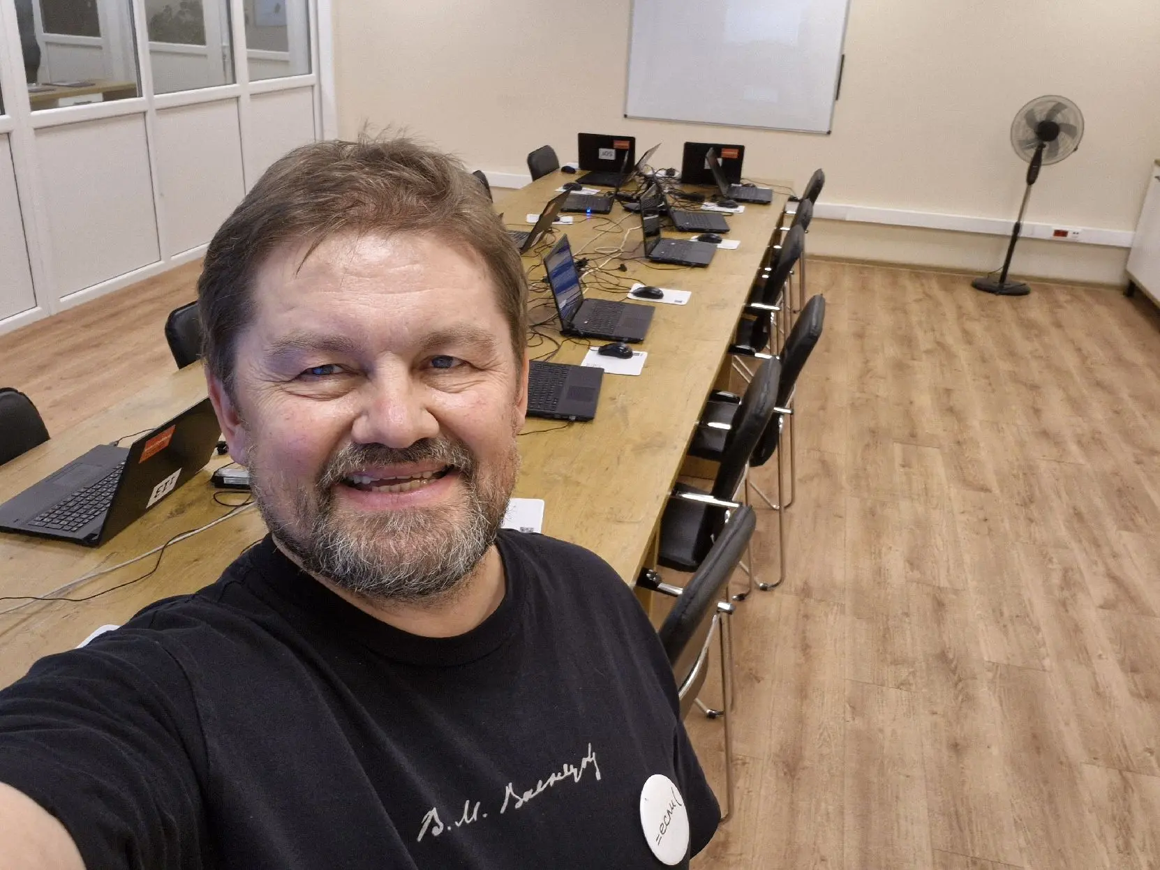 Продолжается рубрика "В каких условиях приходится учить"👨‍💻