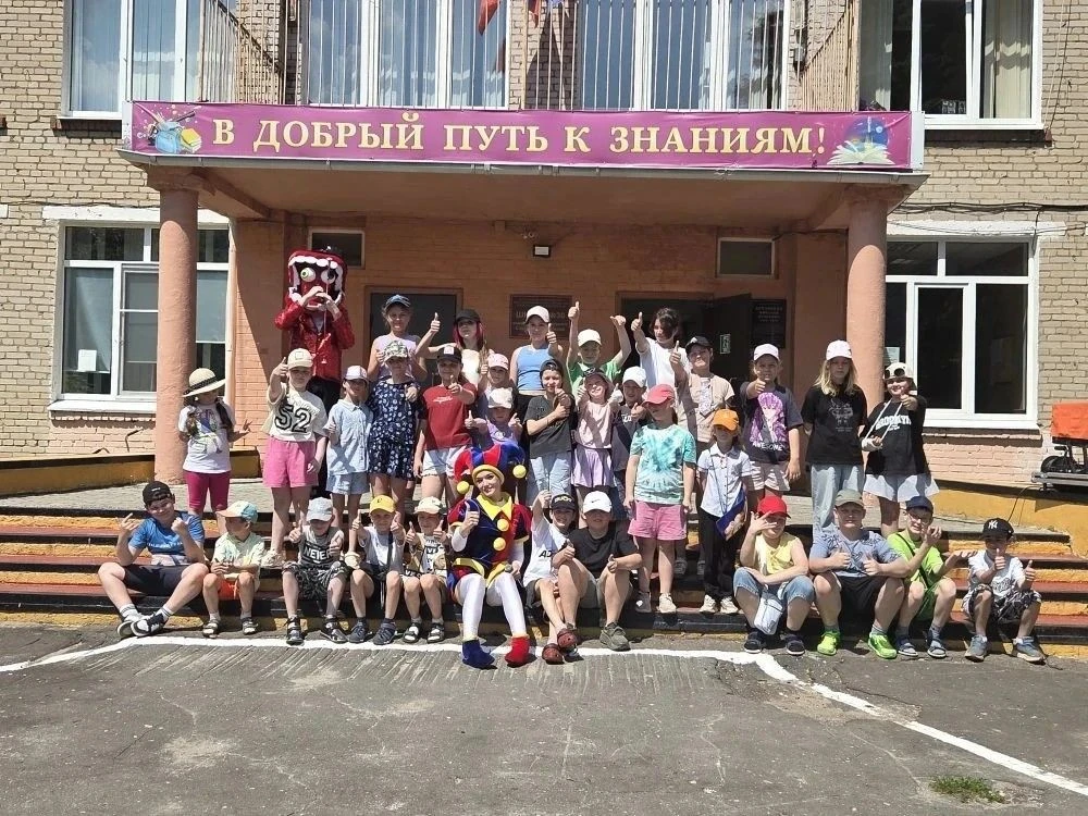 10 июня в первой половине дня пришкольный лагерь " Радуга" превратился в сказочное пространство, где
