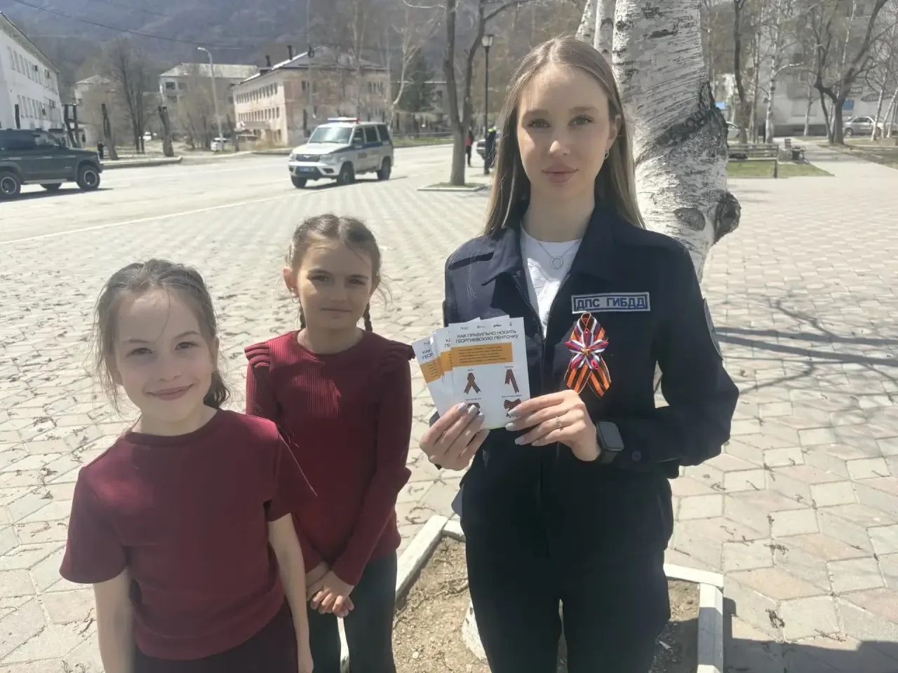 Юные инспекторы движения поздравили водителей Дальнегорска с Великой Победой 🇷🇺🚦