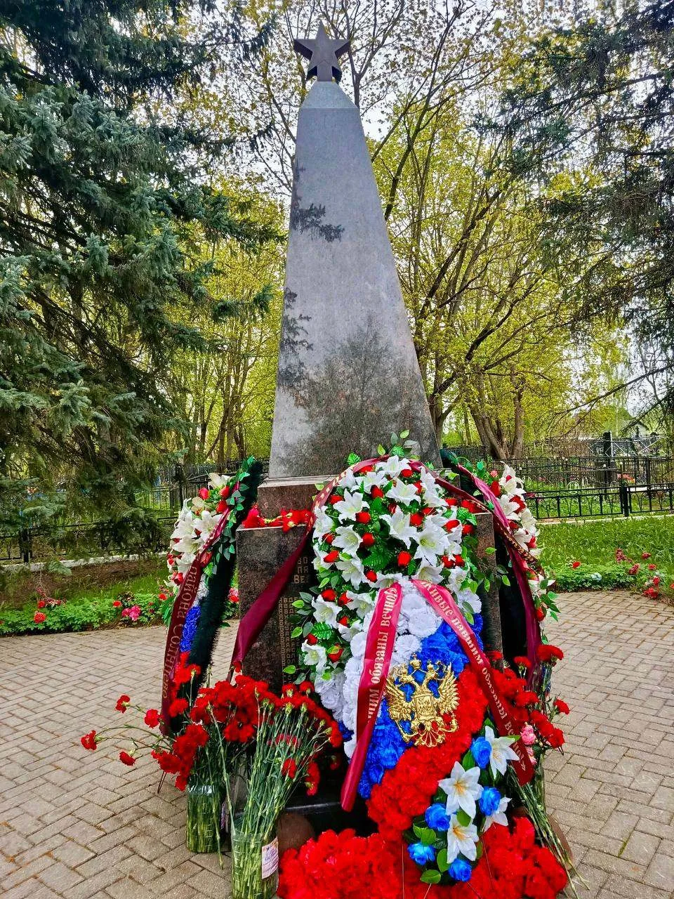 Вечная слава героям Великой Отечественной войны!  Ежегодно, в День Победы, мы вспоминаем тех, кто за