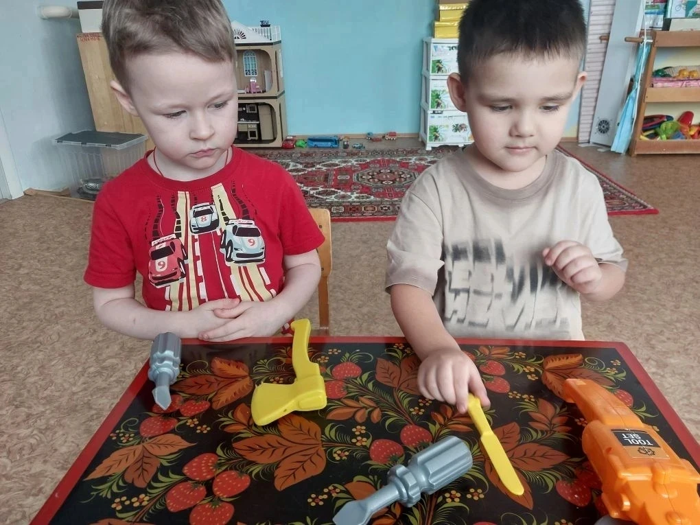 23 июня - в детском саду День безопасности в быту.
Фраза «мой дом — моя крепость» описывает идеал, к
