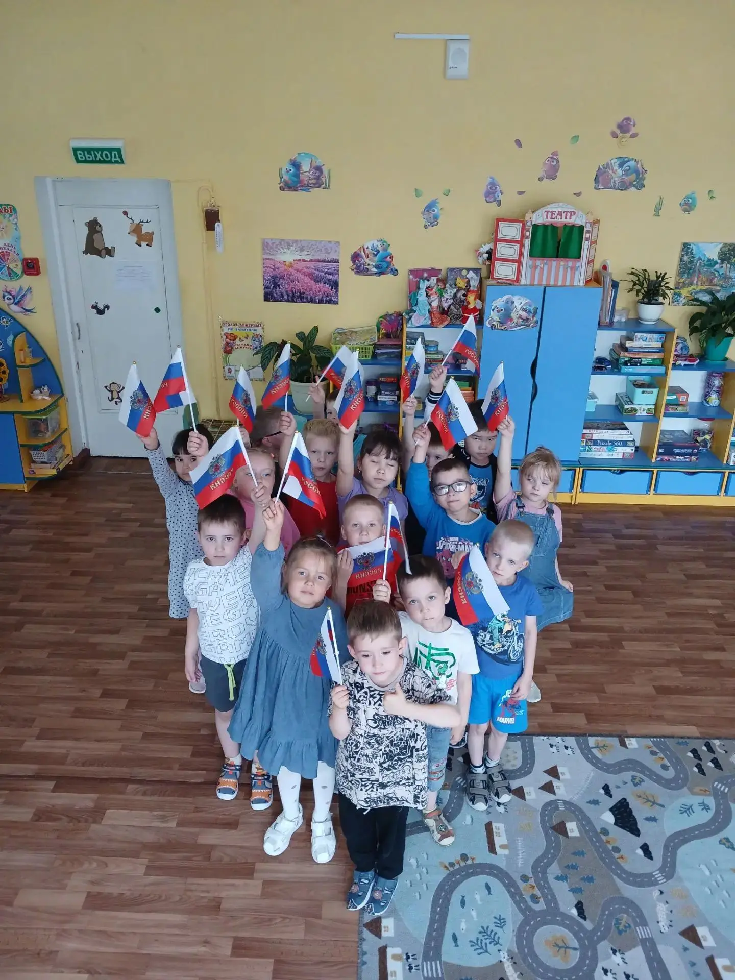Белый - мир и чистота.