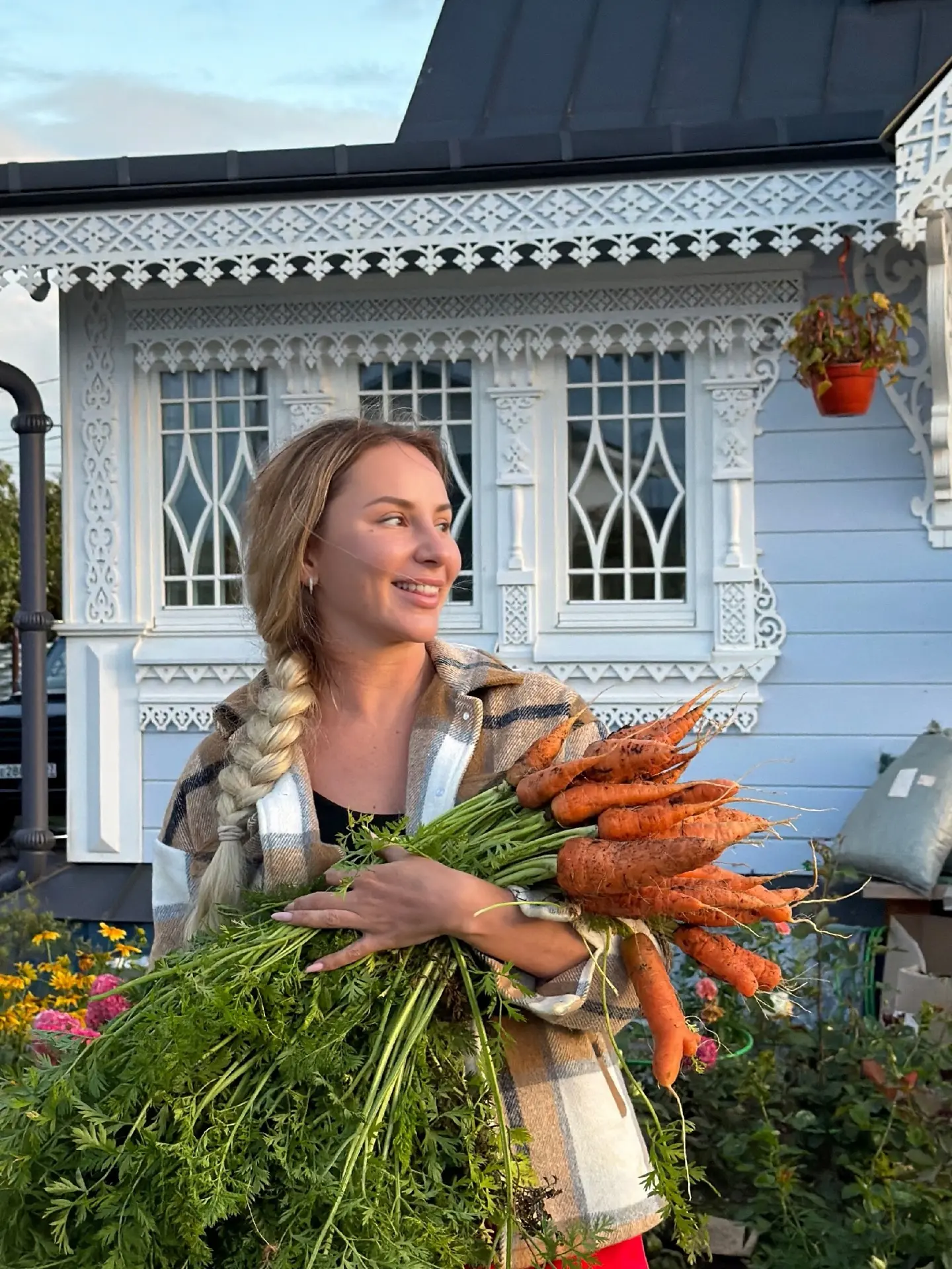 Anna Asti собирает урожай со своего огорода🥒🧅🥬🥕
